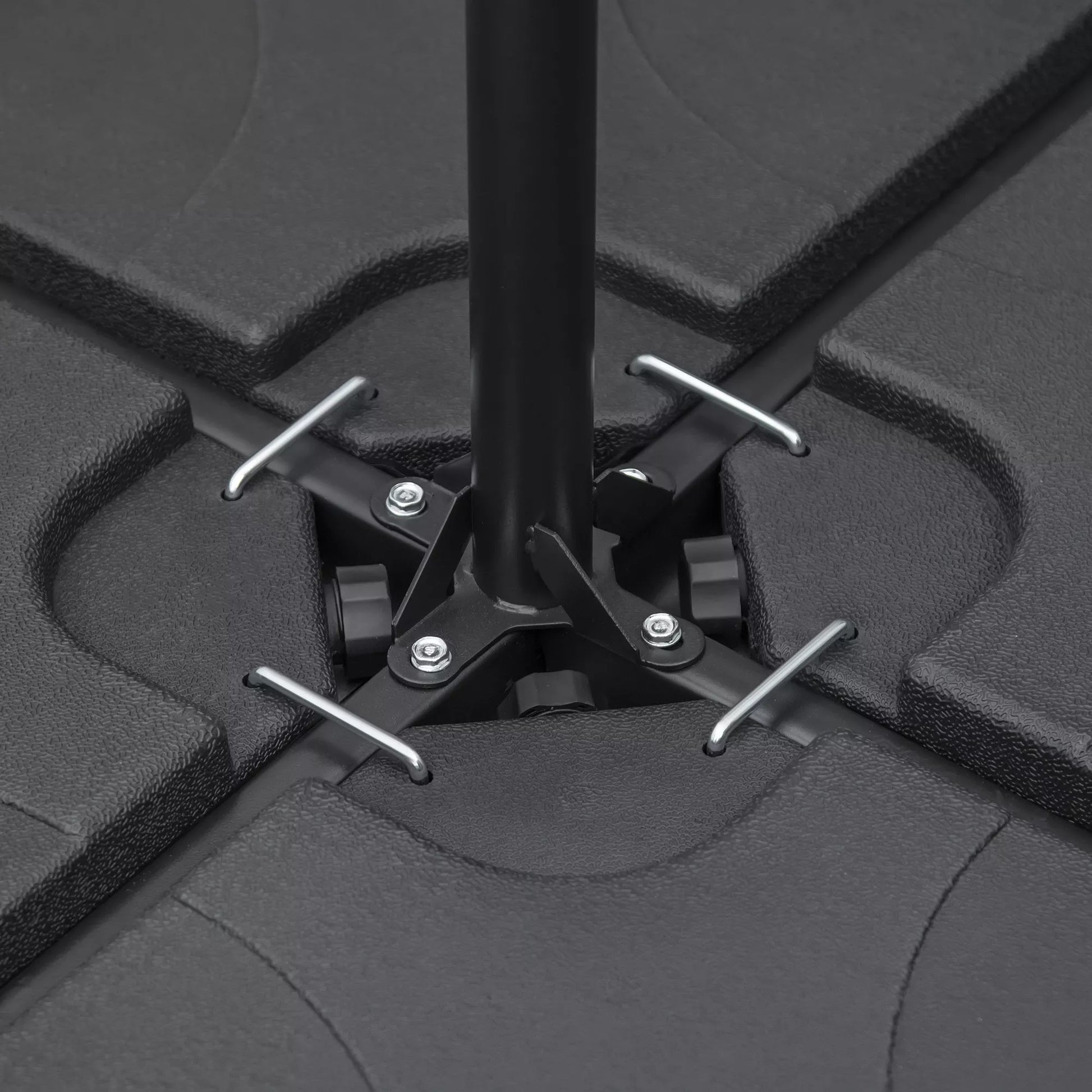 Sunkiojo svorio plokštės skėčių stovams, užpildomos, atsparios atmosferos poveikiui, 104 cm x 104 cm x 7,5H cm, juodos spalvos