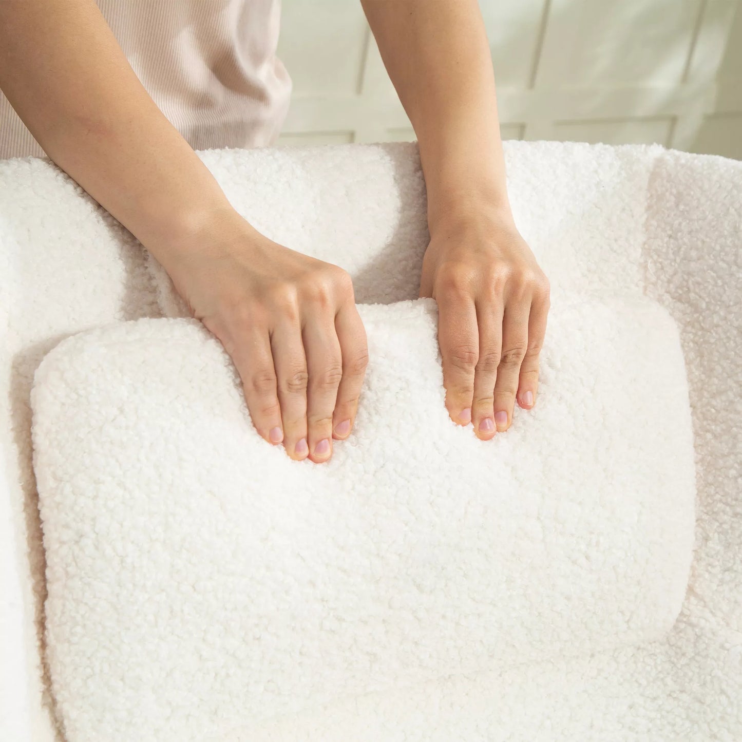 Akcentinis fotelis, minkštas krėslas su fleeciniu apmušalu, besisukantis pagrindas, metalinis rėmas, kremas baltas