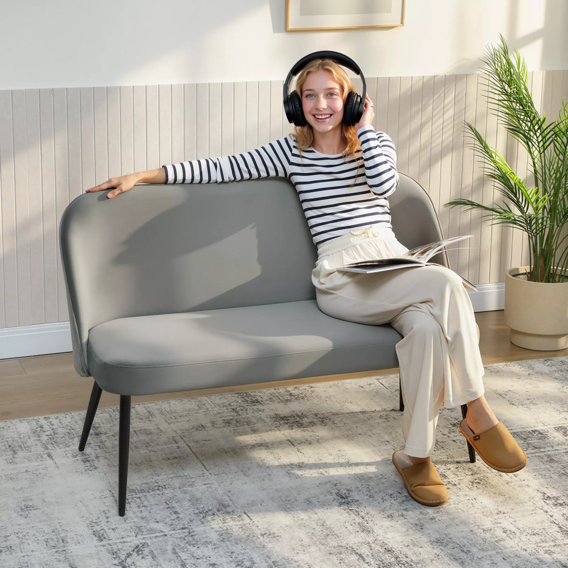 2-vietė sofa, moderni minkšta sofa su metaliniu ir mediniu rėmu, aksomo audinio apmušalas, pilkos spalvos