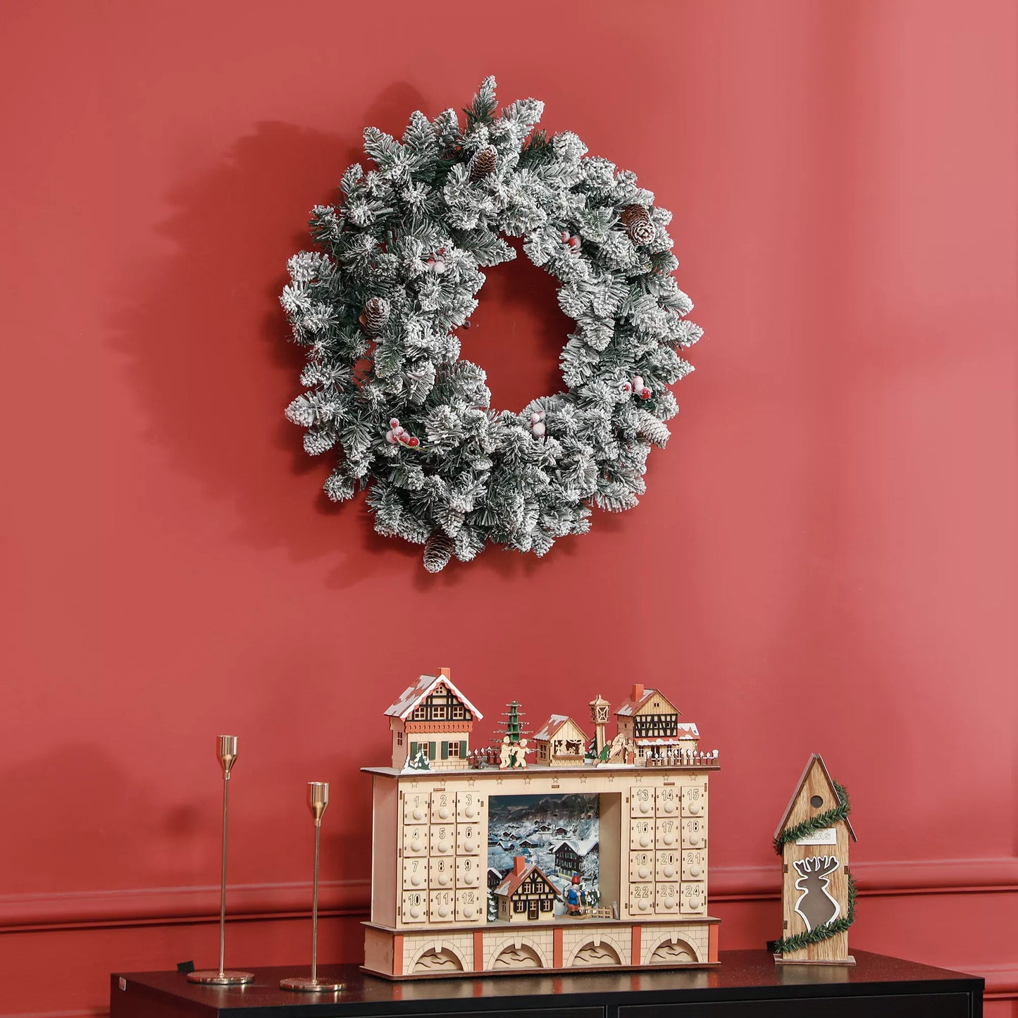 Kalėdinis vainikas su LED apšvietimu, raudonomis uogomis, natūraliai atrodantis, Ø60 x 10 cm, žalias