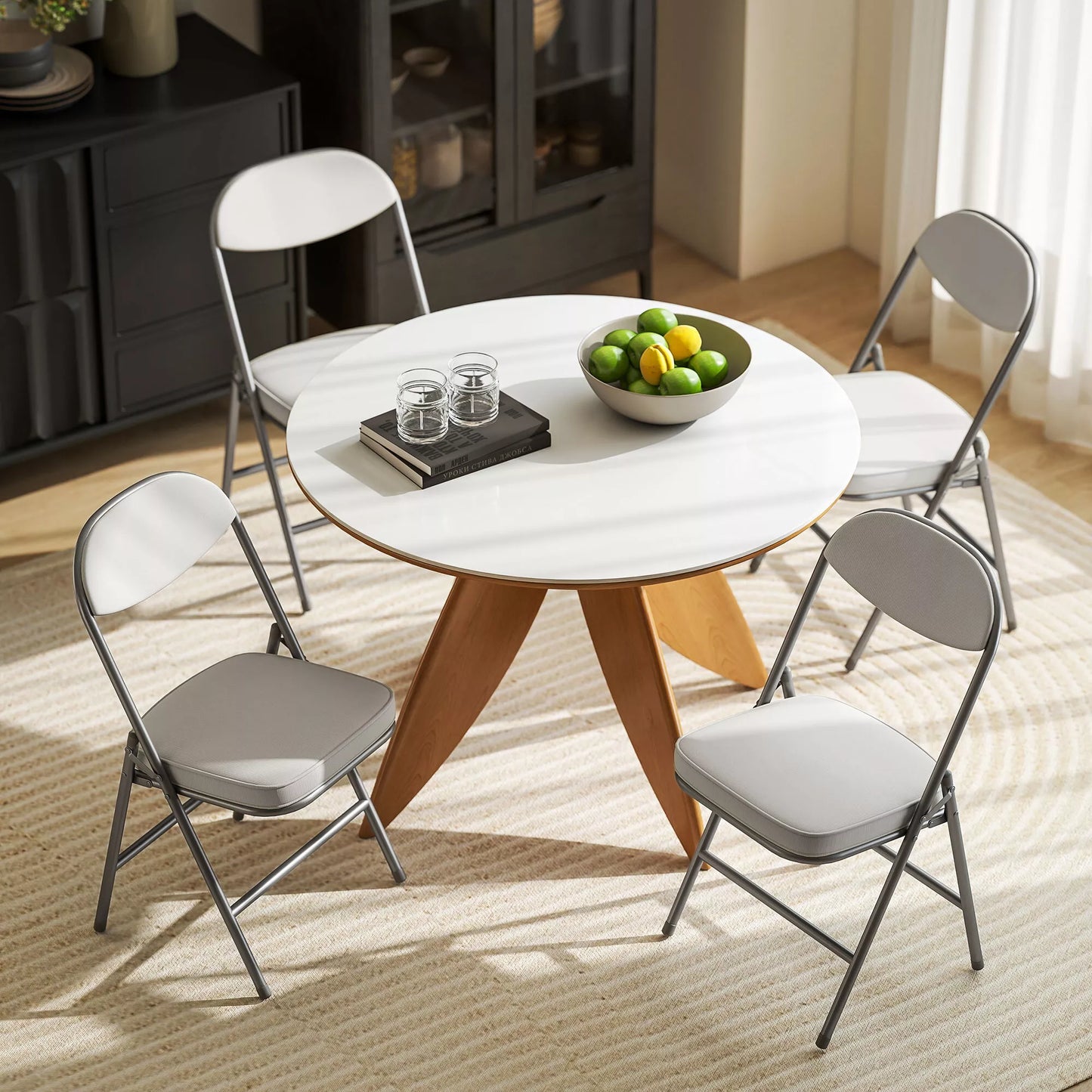 4 vnt. minkštų sulankstomų kėdžių komplektas, sulankstomos kėdės su kordiniu užvalkalu, atlošu, metaliniu rėmu, kreminės baltos