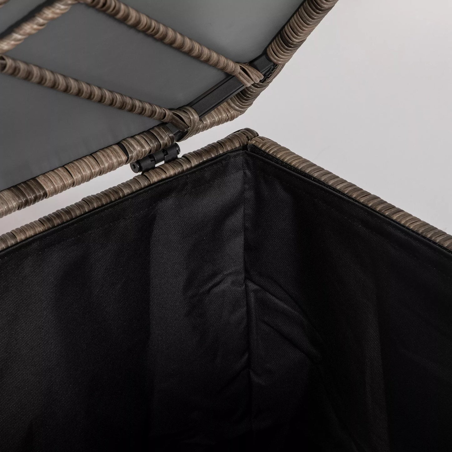 Poliratano dėžė daiktams, vidinis audinio pamušalas, lengvas atidarymas/uždarymas, metalinis rėmas, 75P x 75G x 70A cm, juoda