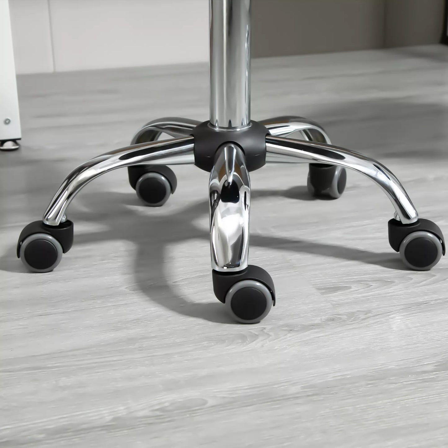 2 vnt. Rinkinys Reguliuojamo Aukščio Ratukinių Taburečių, Sukamos Taburetės 48-63 cm, Darbinė Taburetė 360° Besisukanti, Biuro, Salono, Masažo, SPA Taburetė, Juoda