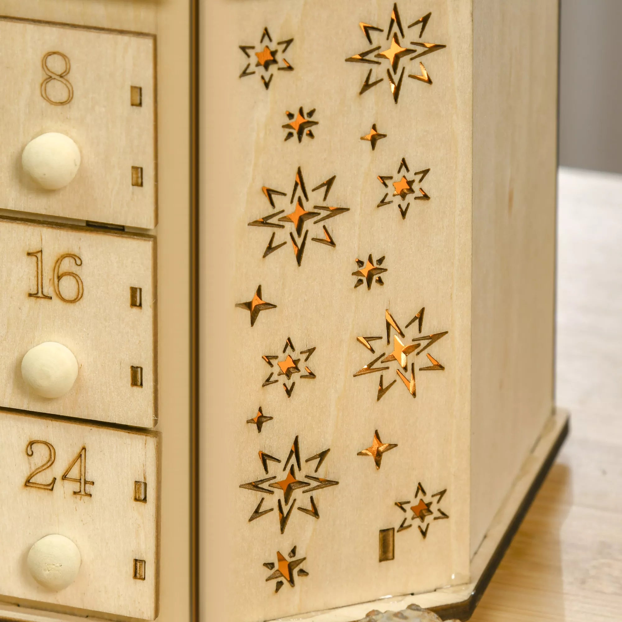 Advento kalendorius Kalėdinė puošmena, 24 stalčiukai, LED lemputės, 39 cm x 9 cm x 42 cm, Balta + Žalia