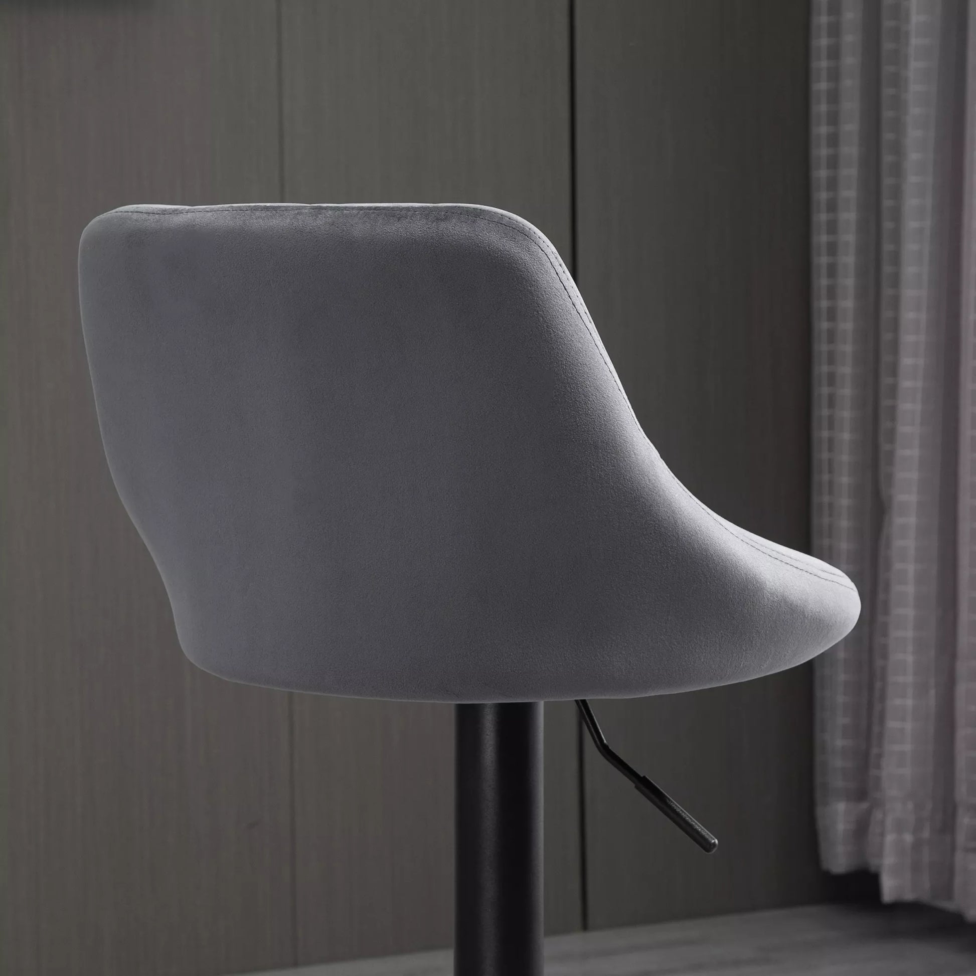 Rombais dygsniuotos, aksominės baro kėdės (2 vnt.), reguliuojamas aukštis, tamsiai pilka spalva