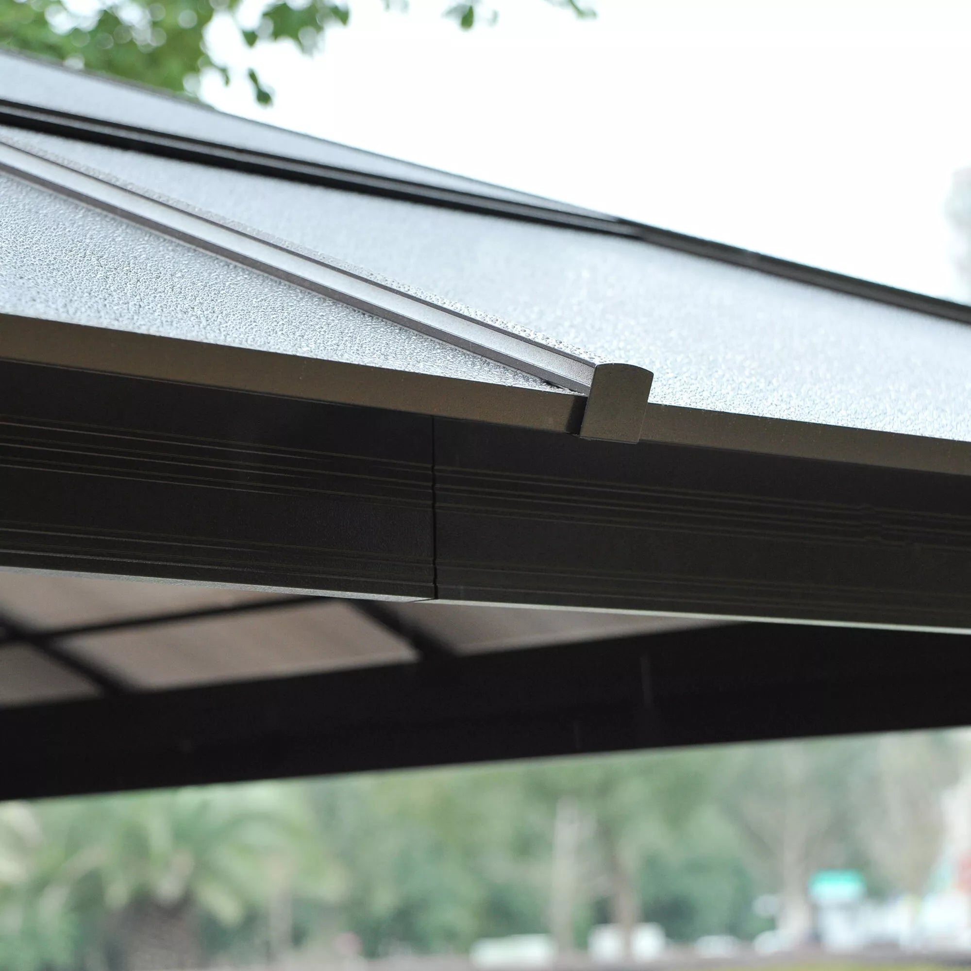 Sodo paviljonas su kietu stogu, 4,2 x 3,6 m, užuolaidos su tinkleliu nuo vabzdžių, aliuminio karkasas, rudos ir kreminės spalvos