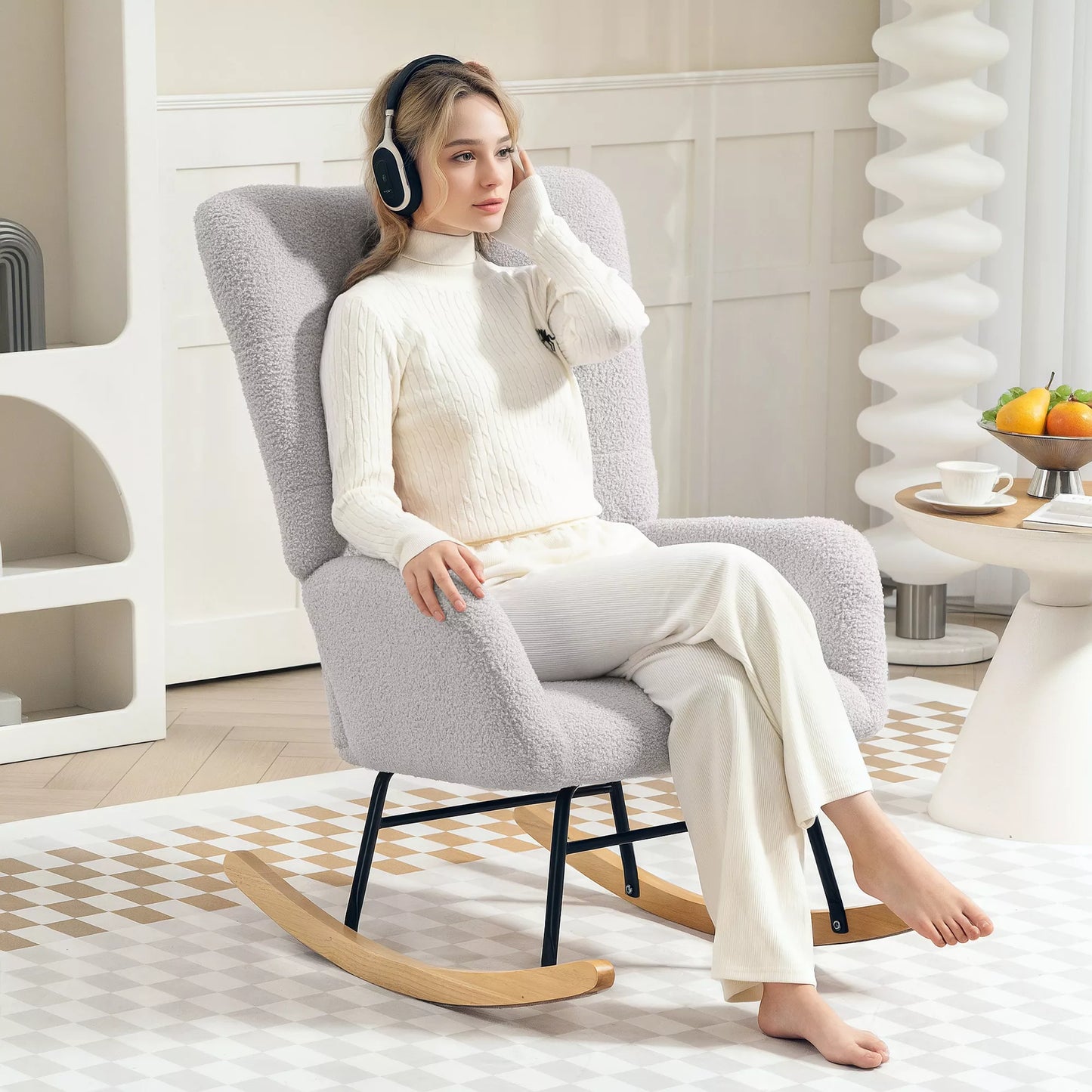 Supama kėdė, jaukus apmušalas, storas paminkštinimas, neslystanti, šviesiai pilka