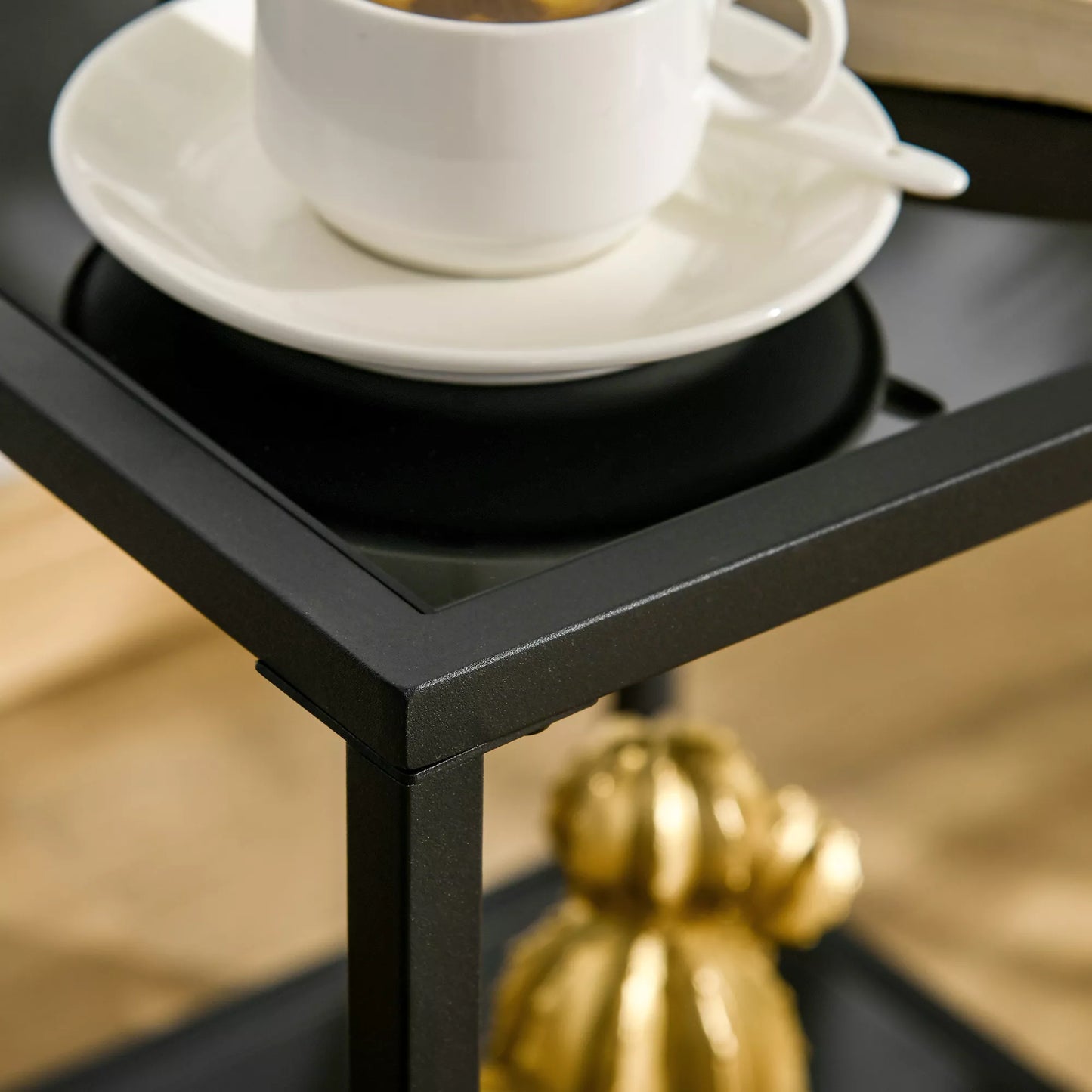 Pagalbinis staliukas su grūdinto stiklo plokštėmis, 2 pakopų, klasikinio dizaino su metaline konstrukcija, juodas