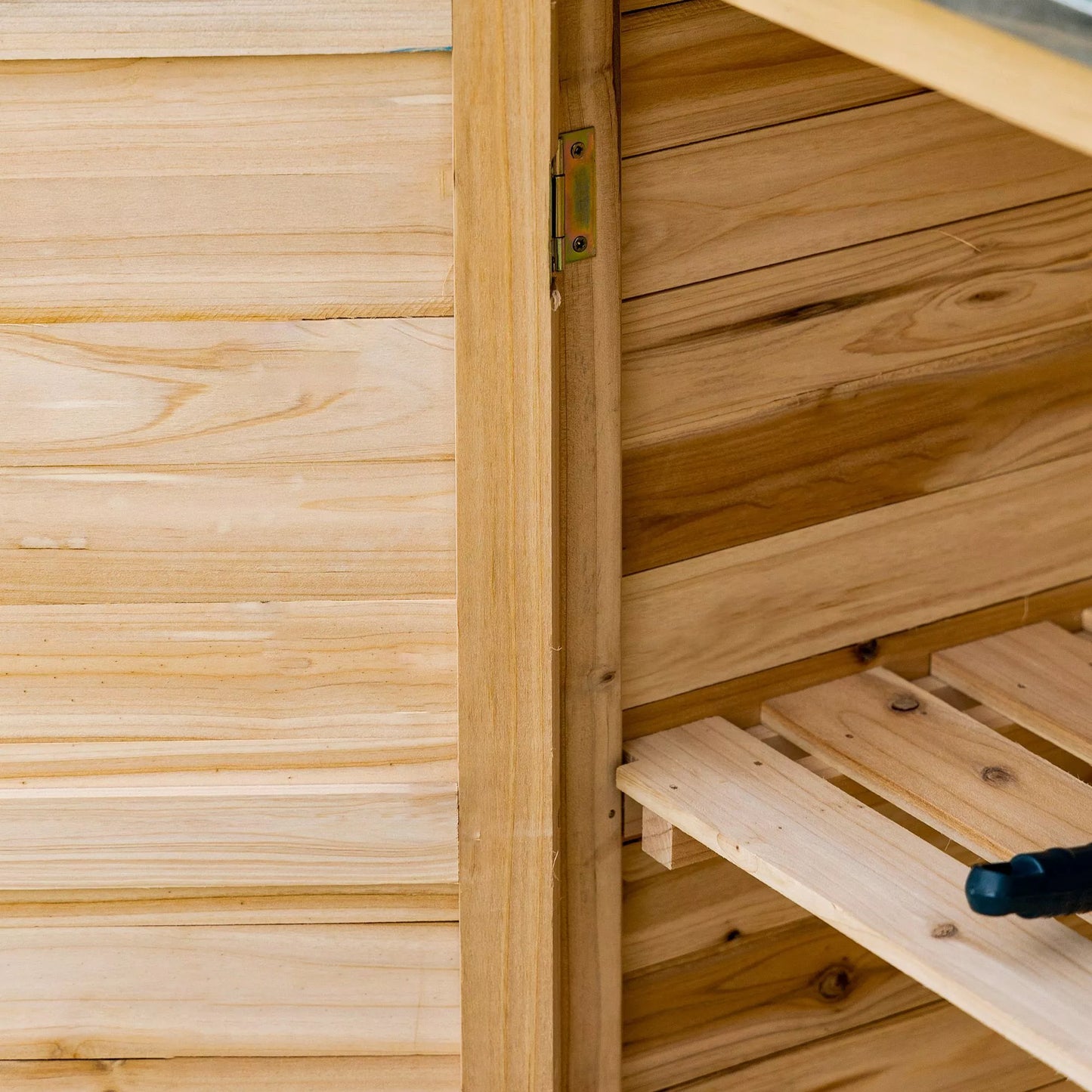 Sodo spinta su 2 skyriais, metalinis stalviršis su paaukštintu krašteliu, natūralios medienos, 83 x 40 x 92 cm