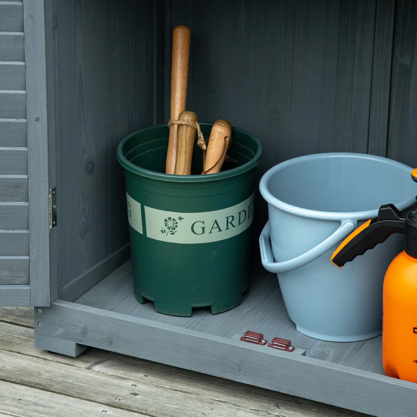 Outsunny Sodo spintelė Medienos įrankių namelis Medienos namelis Mononilys stogas Bituminė danga Lamelinės durys Pilka 87 x 46,5 x 160 cm