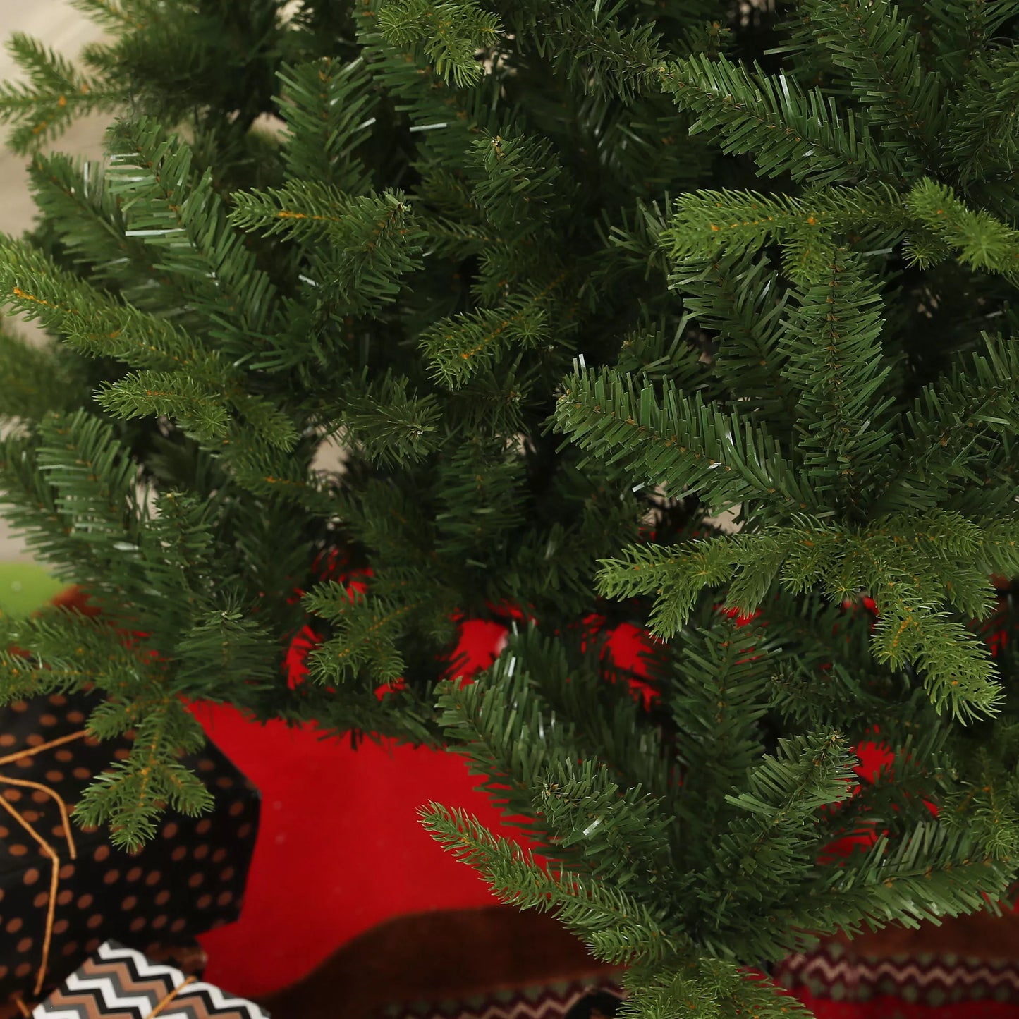 Kalėdinė eglė, dirbtinė, natūraliai atrodanti, plati ir vešli, 180 x Φ105 cm, žalia