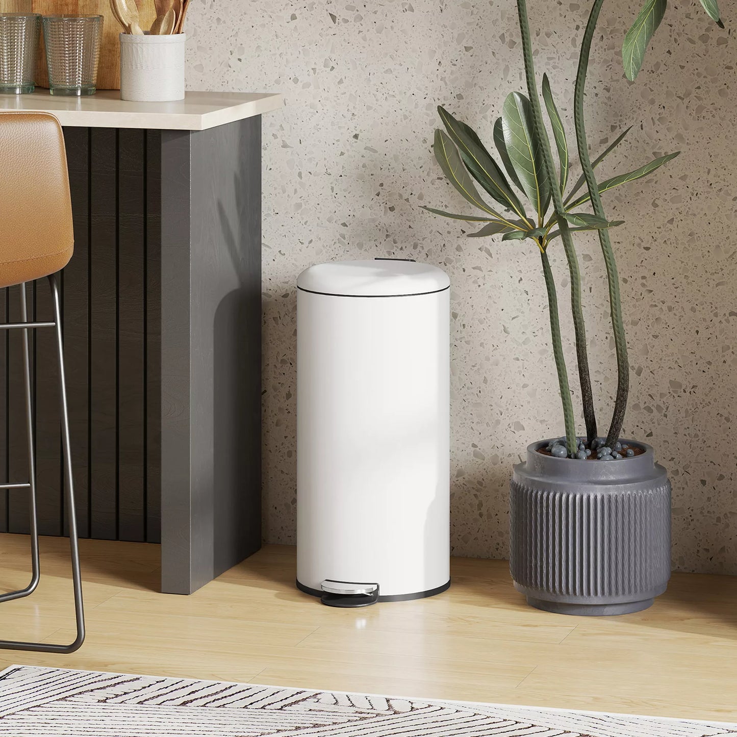 30 L šiukšliadėžė, su pedalu, užfiksuojamu dangčiu, atspari dėmėms, kreminės baltos spalvos