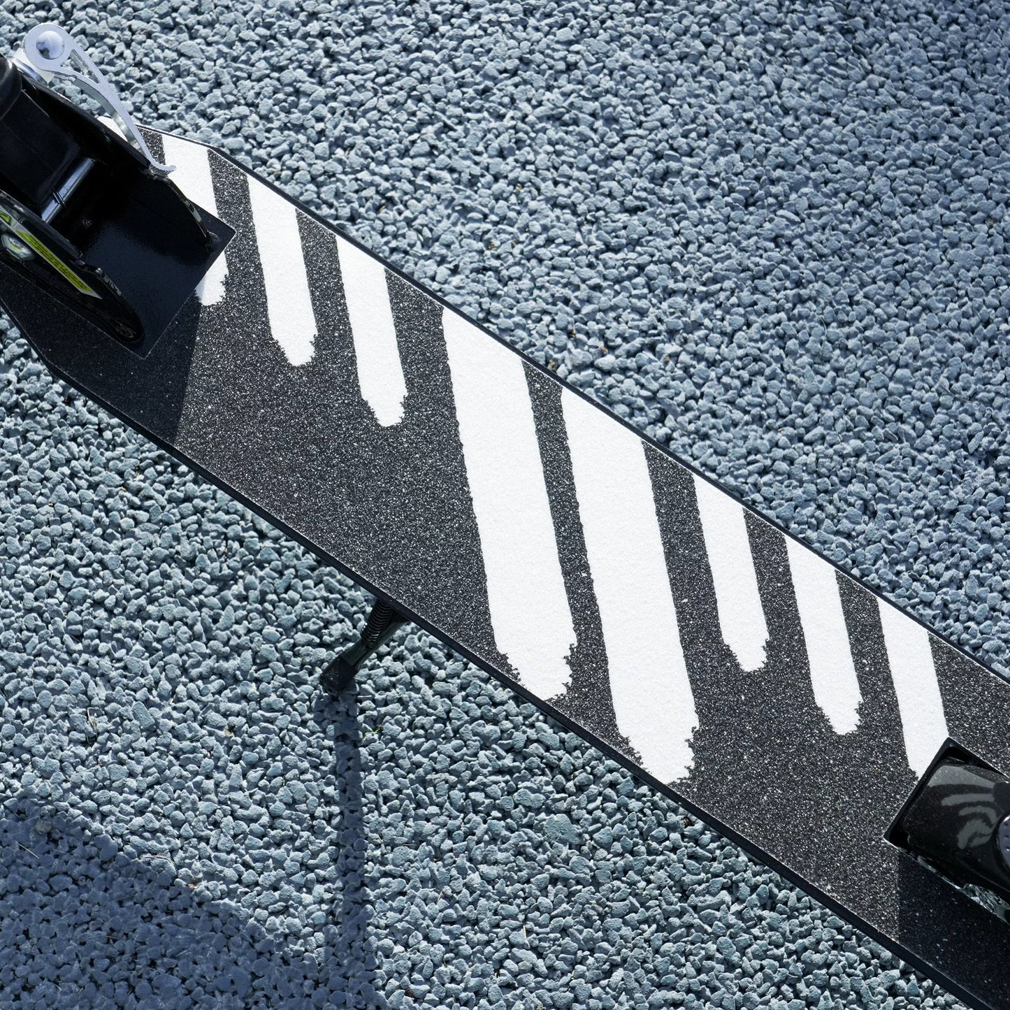 Vaikų paspirtukas, dvigubi stabdžiai, metalinis rėmas, atrama kojoms, sulankstomas, 3–8 metai, juodas