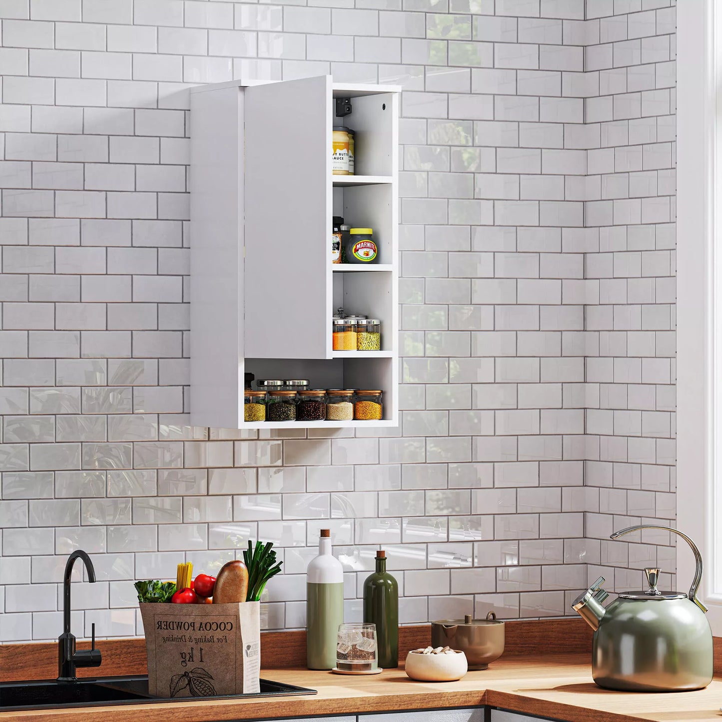 Sieninė vonios spintelė, vonios kambario sieninė spintelė su reguliuojamomis lentynomis, atviru skyriumi, medinė, balta