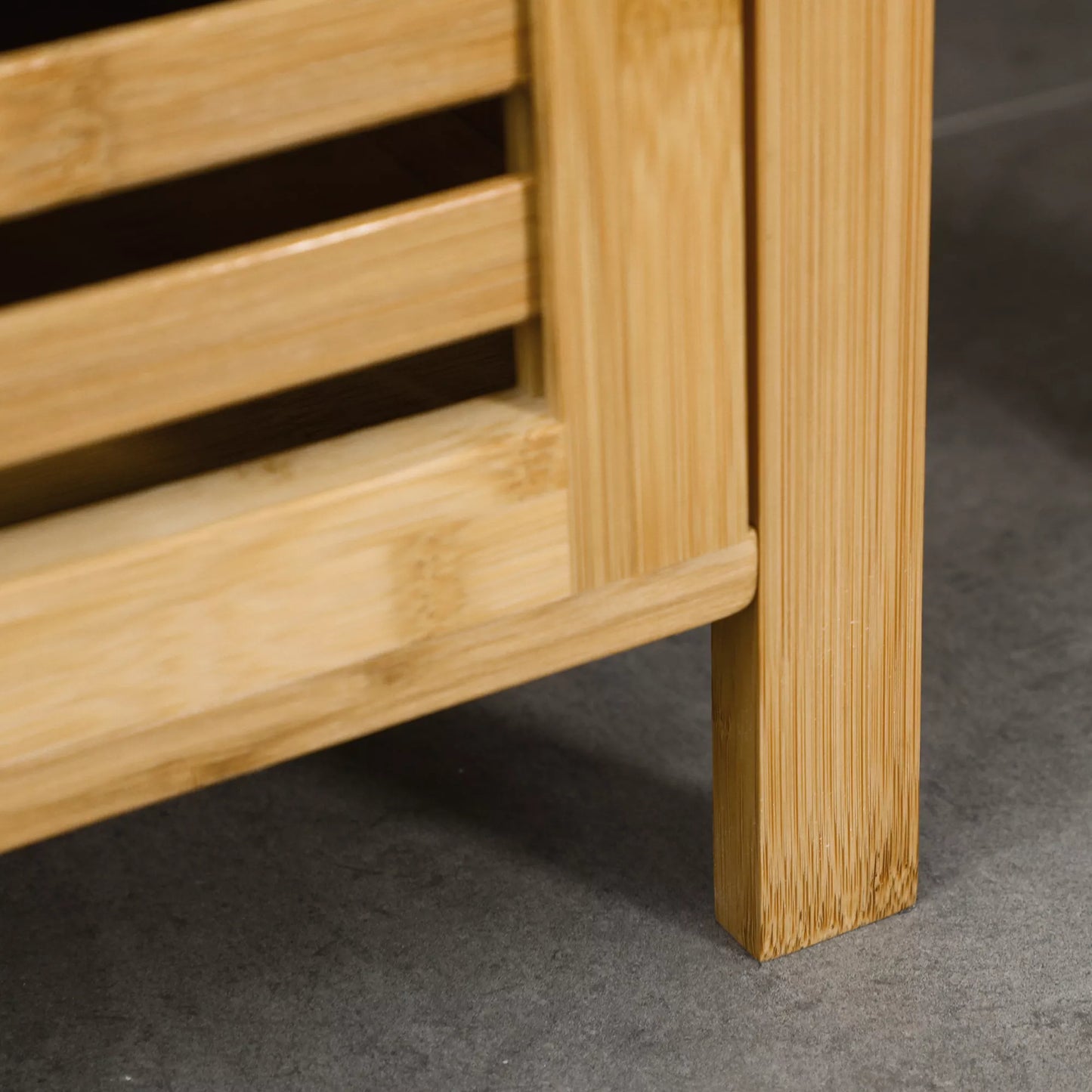 Vonios lentyna, spintelės skyrius su žaliuzi durimis, reguliuojamos lentynos, bambukas, apyt. 33 x 30 x 120 cm