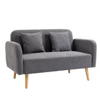 Pilka dvivietė sofa su dviem pagalvėmis ir medinėmis kojomis
