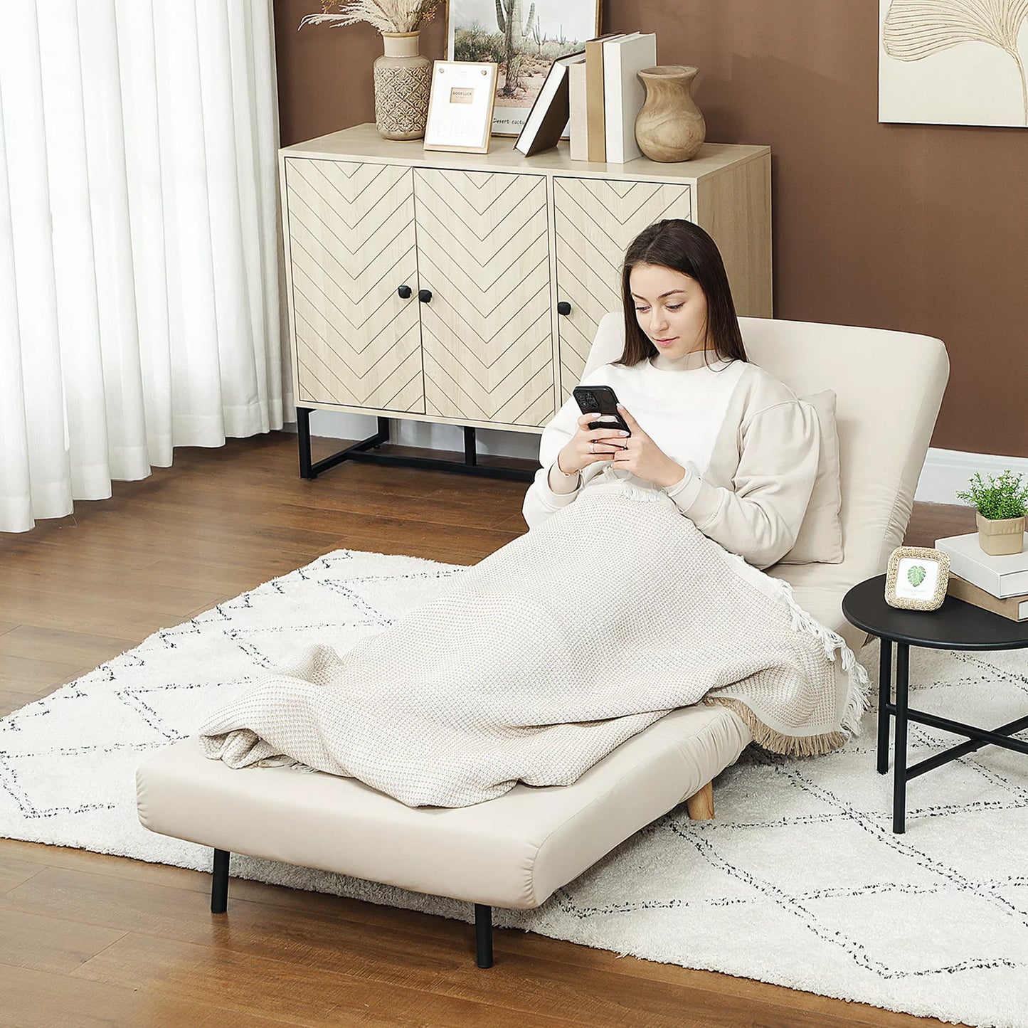 Sulankstomas krėslas su miegojimo funkcija, sulankstomas aksominis poilsio krėslas, reguliuojamas atlošas, atlaiko iki 120 kg, smėlio spalvos