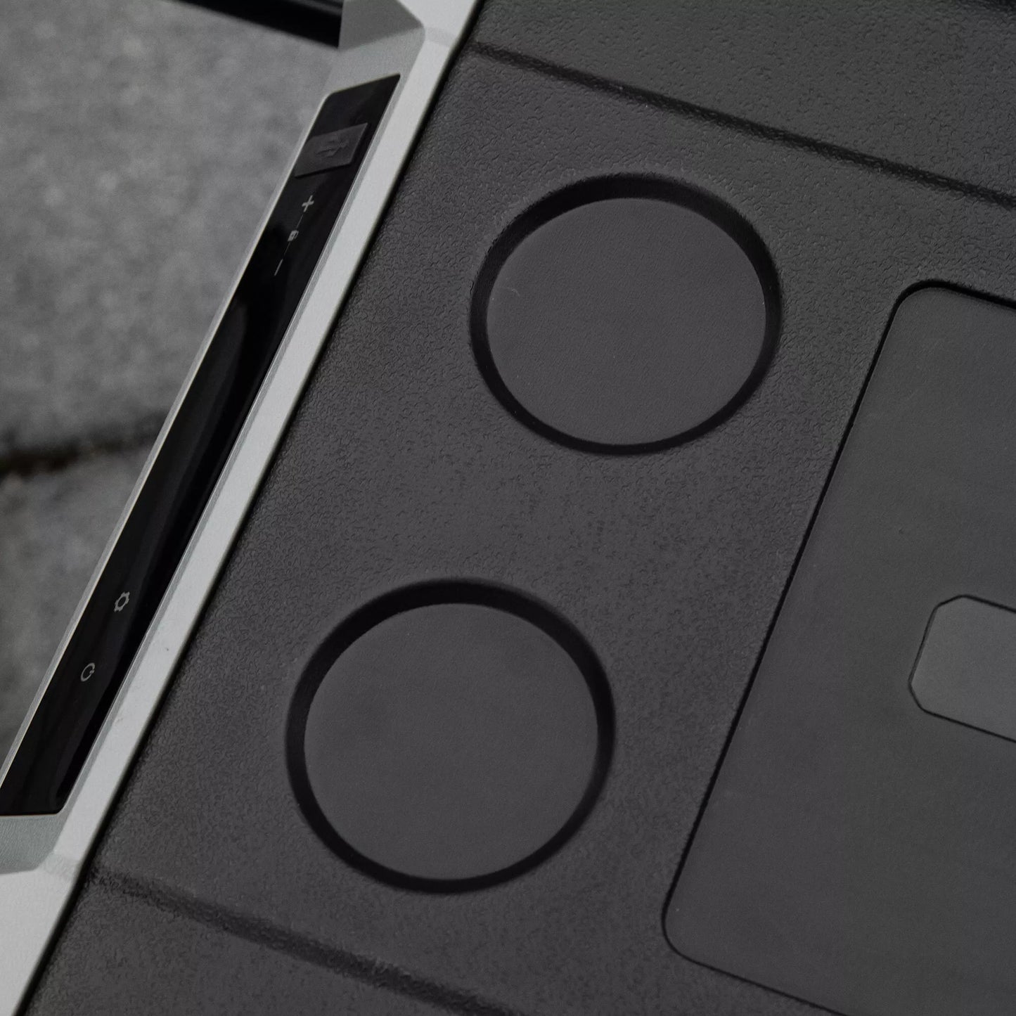 Automobilinė šaldymo dėžė 40L su LED apšvietimu, kompresorinis automobilinis šaldytuvas su rankenomis ir transportavimo ratukais, skirtas laivams, kemperiams, kelionėms, 12/24V DC ir 110-240V AC, pilka+juoda