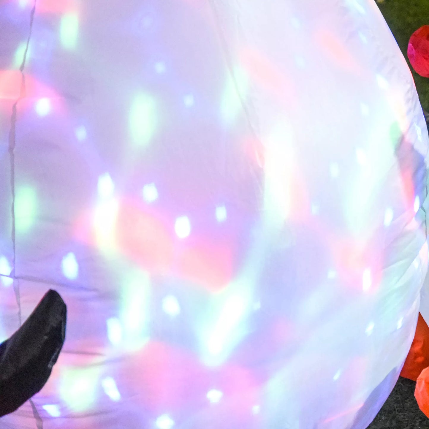 Lauko kalėdinė puošmena "Sniego senis", savaime pripučiama 1,4 m, su pūstuvu, spalvotais LED, daugiaspalvė