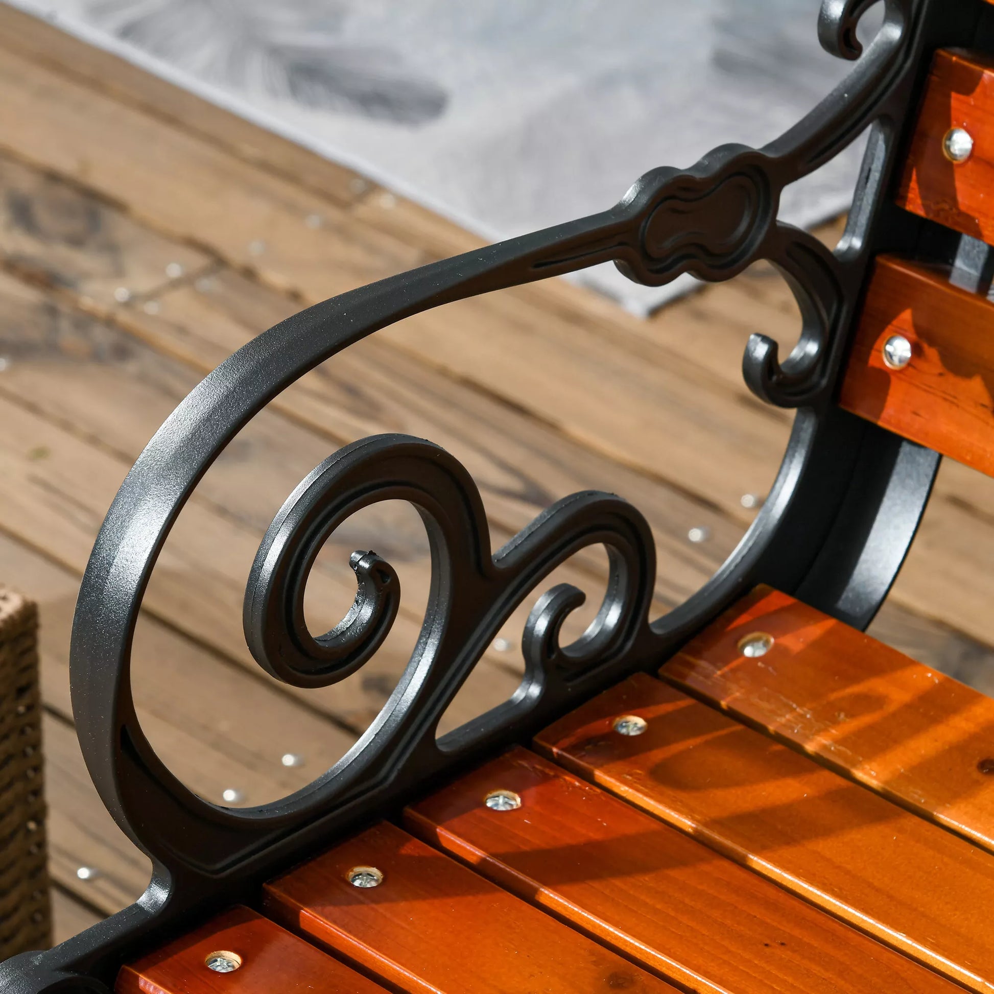 Suoliukas 2 asmenims, dekoratyvinės porankės, skirtas sodui ir terasai, lietas aliuminis + natūralus medis, 120 x 64 x 79 cm, tiko mediena