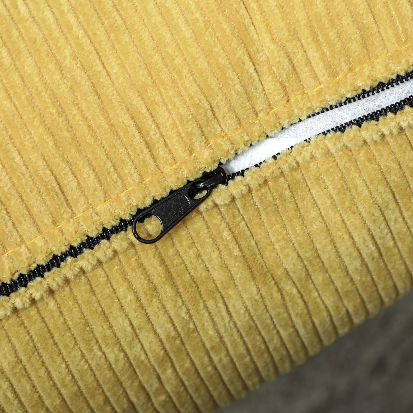 Modernus fotelis, minkštas akcentinis krėslas su juosmens pagalvėle, guminio medžio kojelėmis, geltonas