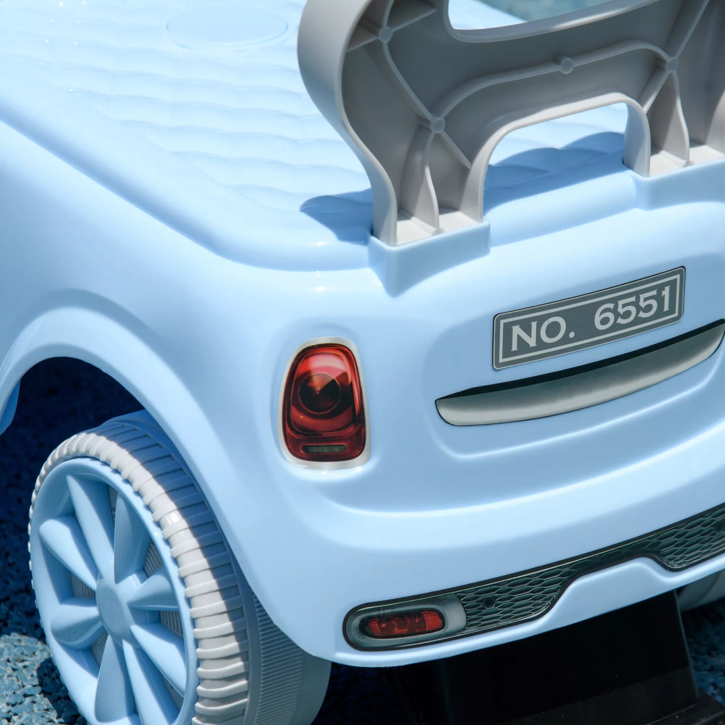 Vaikiškas paspiriamasis automobilis, apsauga nuo apsivertimo, atlošas, signalizatorius, neslystanti sėdynė, šviesiai mėlynas