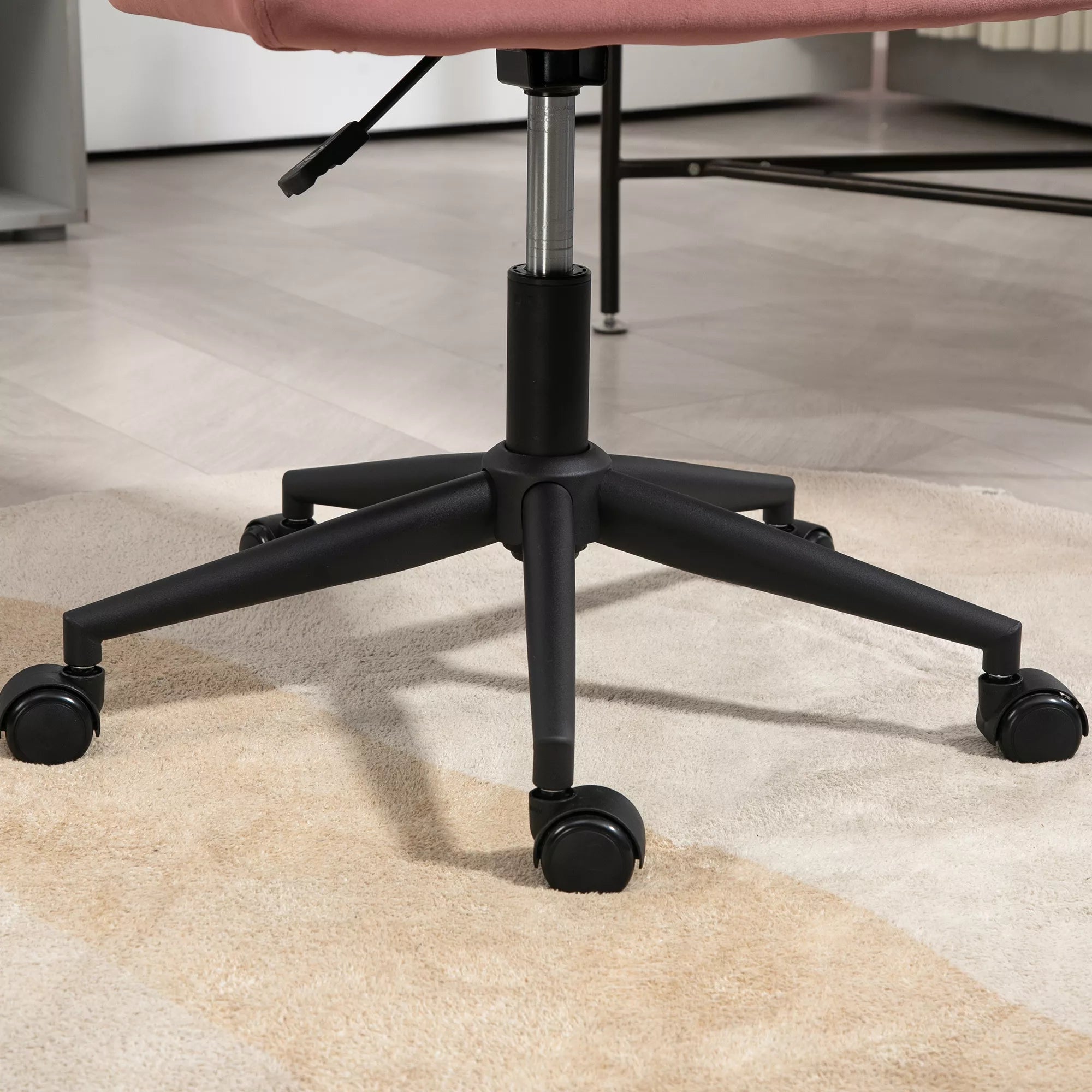 Biuro kėdė, ergonomiška, aukščio reguliuojama, sukiojama, aksomo išvaizda, iki 120 kg, rožinė