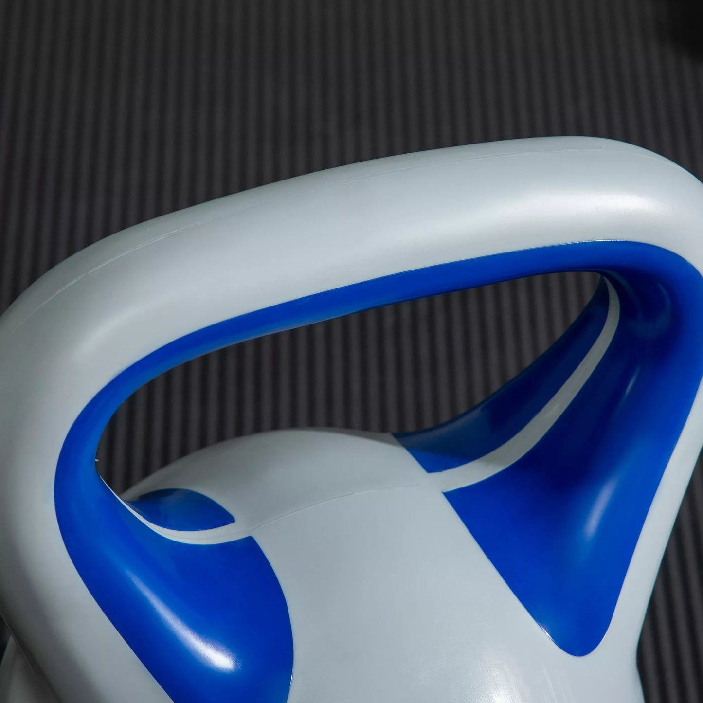 Kettlebelis, 12 kg, plokščias pagrindas, didelė rankena, plastiko danga, mėlyna, 24 x 17 x 28 cm