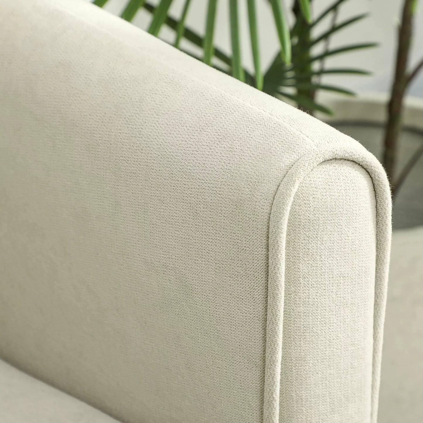 Dvivietė sofa su putplasčio užpildu ir audinio apmušalu, skirta svetainei, miegamajam, metalinis rėmas, kreminės baltos spalvos