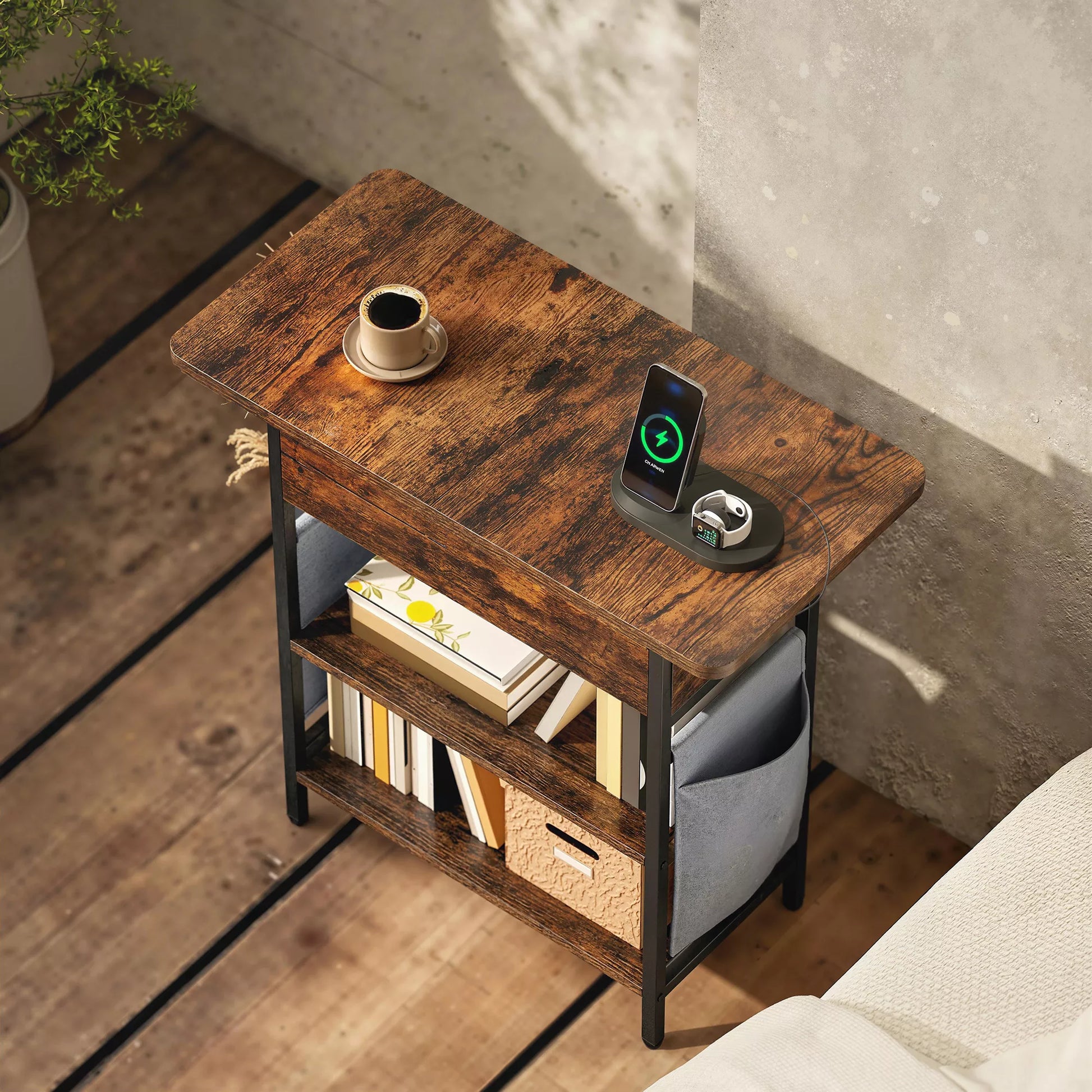 Pagalbinis staliukas Naktinis staliukas su kištukine lizda, 2 lygiais, USB jungtimis Laikymo erdvė 60 x 29,8 x 58,5 cm Rustikalus Ruda