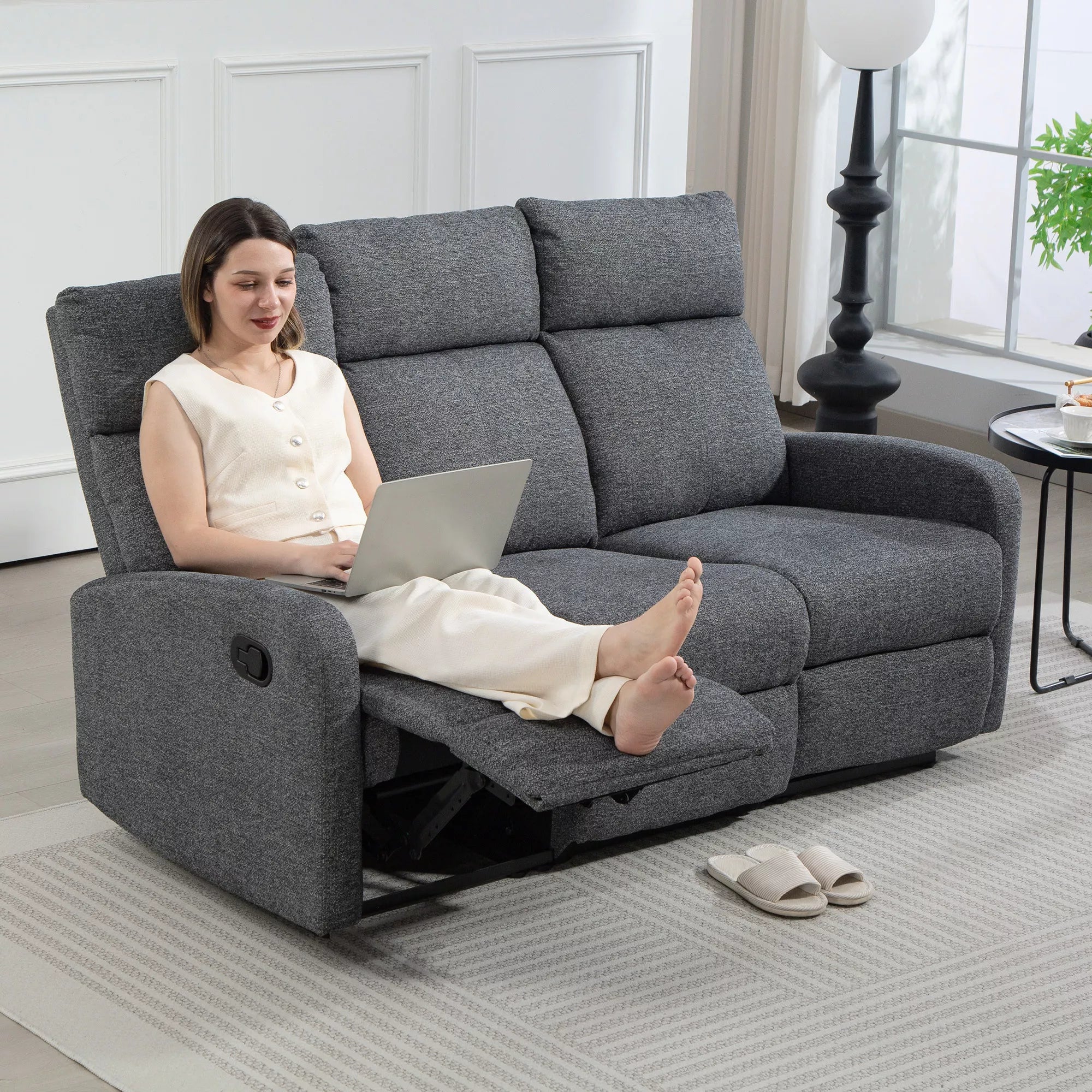 3 vietų sofa, individualiai reguliuojamos atlošos, kojų atrama, audinio apmušalas, metalas, pilka