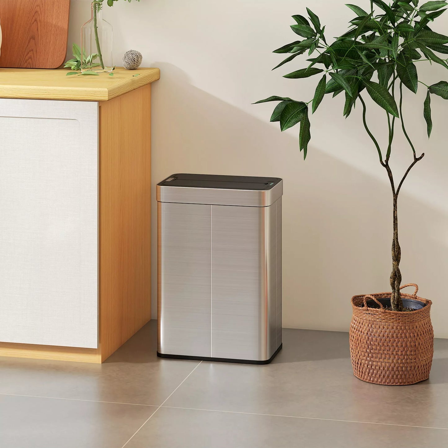 Sensorinė šiukšliadėžė, 55 L talpa, drugelio formos dangtis, automatiškai atsidaro, nerūdijantis plienas, sidabrinės spalvos