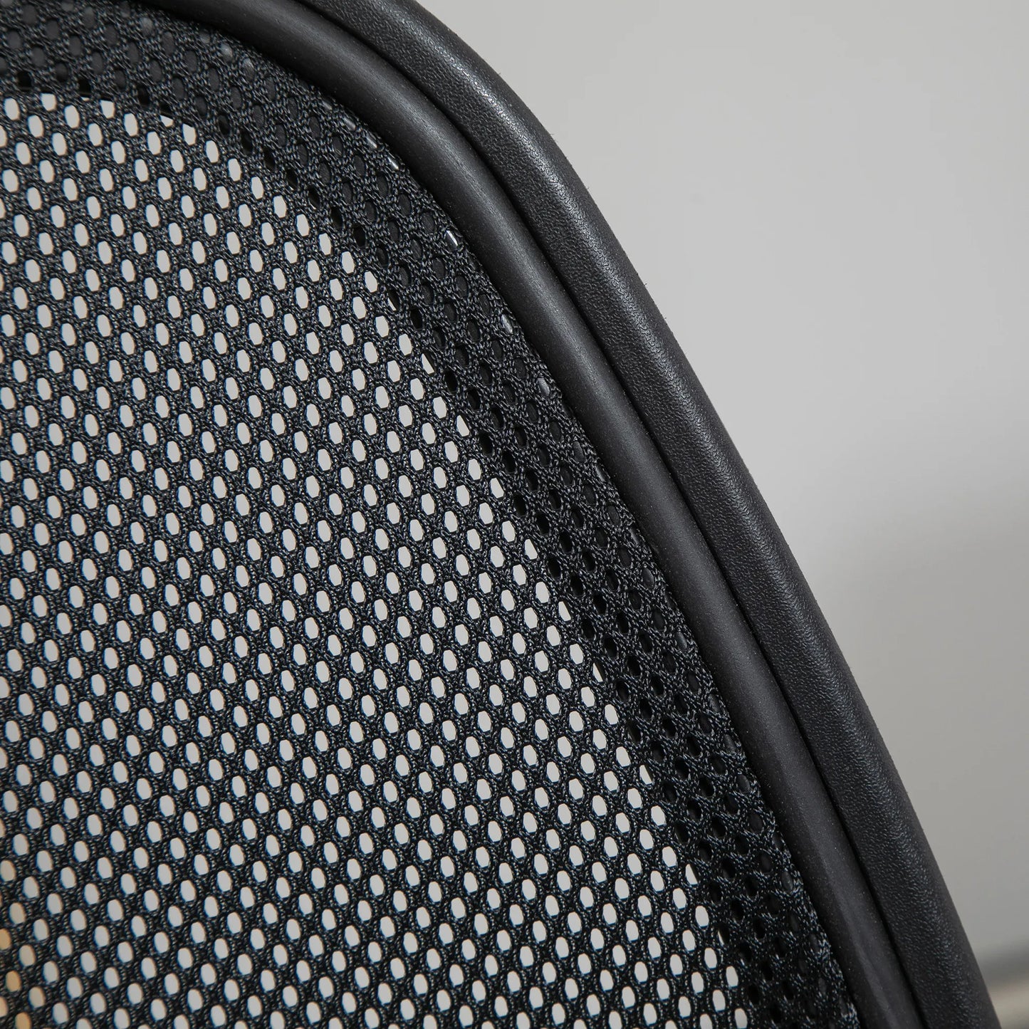 Vinsetto Braižybos kėdė su kojų atrama, 5 ratukai, reguliuojamo aukščio, plienas, tinklelio audinys, juoda