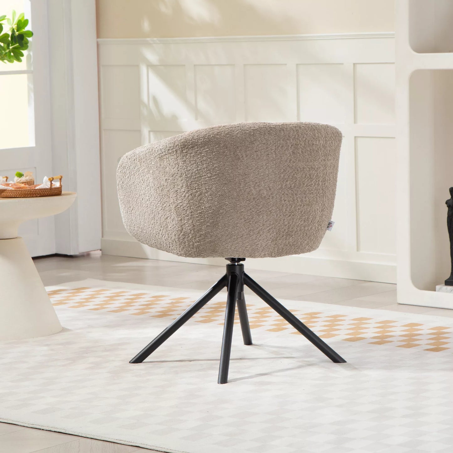 Fotelis, minkštasis krėslas su patogia sėdimąja dalimi, sukamasis, jaukus apmušalas, iki 120 kg, šviesiai rudas