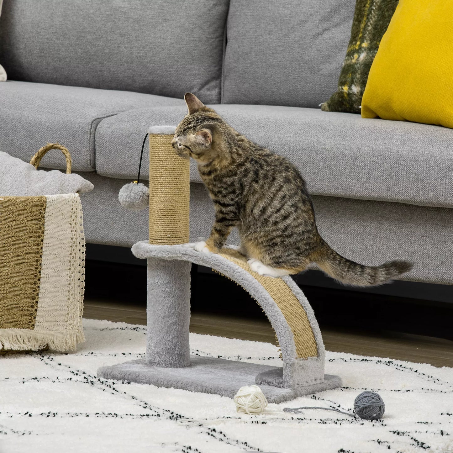 Kačių draskyklė su džiuto apmušalu, kabantis kamuoliukas su varpeliu, draskymo lenta, 34 ilgis x 24 plotis x 43 aukštis cm, pilka