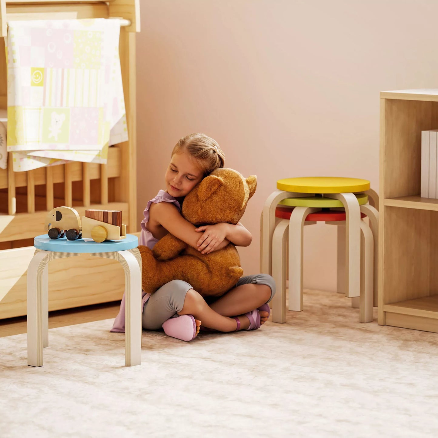 4 sukraunami pufai su veltinio padukais, beržo fanera, lakuotas, spalvotas