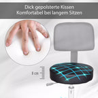 Sėdynės minkštos pagalvėlės storio detalė, prispausta pirštais