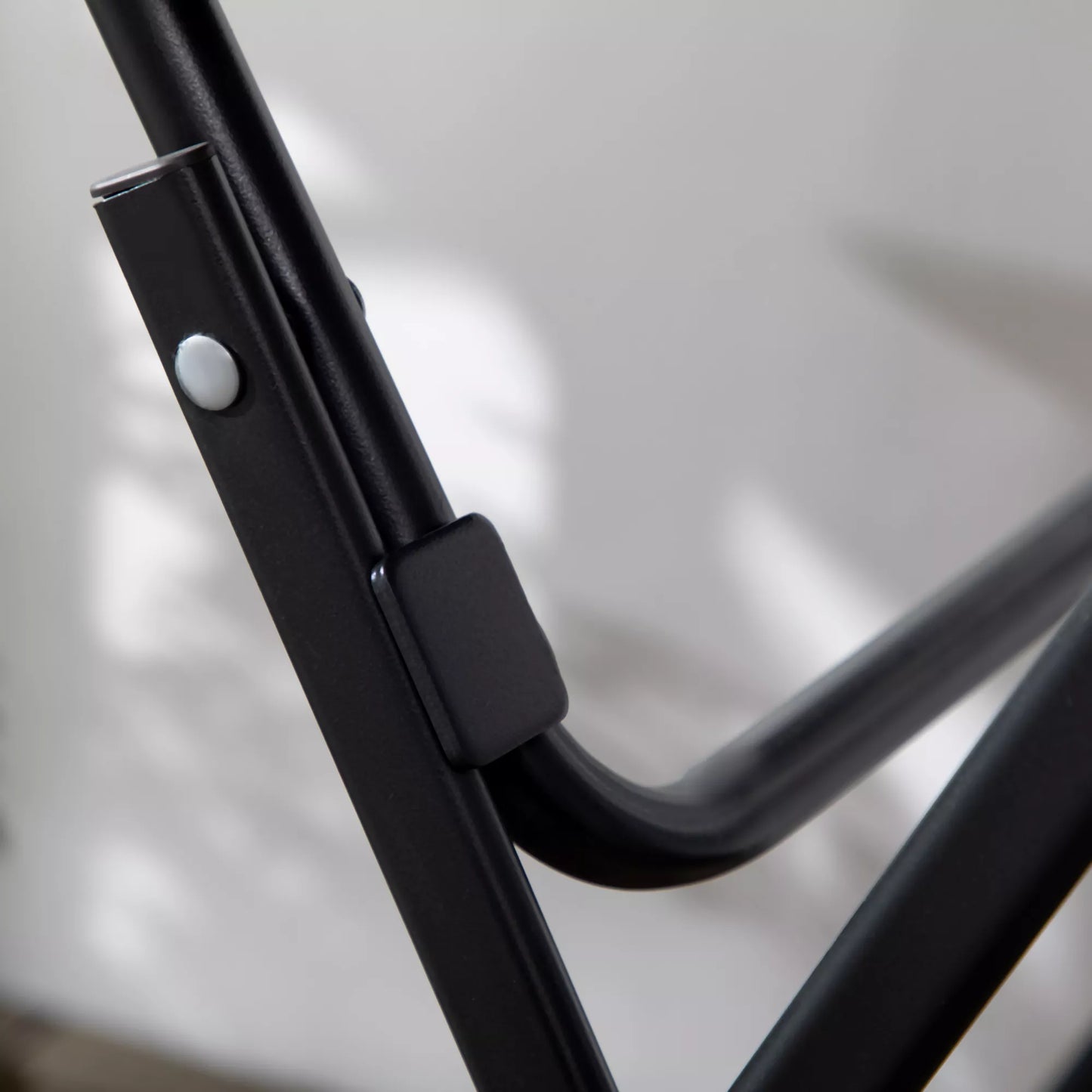 Sodo stalas, apvalus, sulankstomas, 2 asmenims, medžio imitacija, plienas + plastikas, tamsiai pilkos spalvos, 60 x 60 x 73 cm