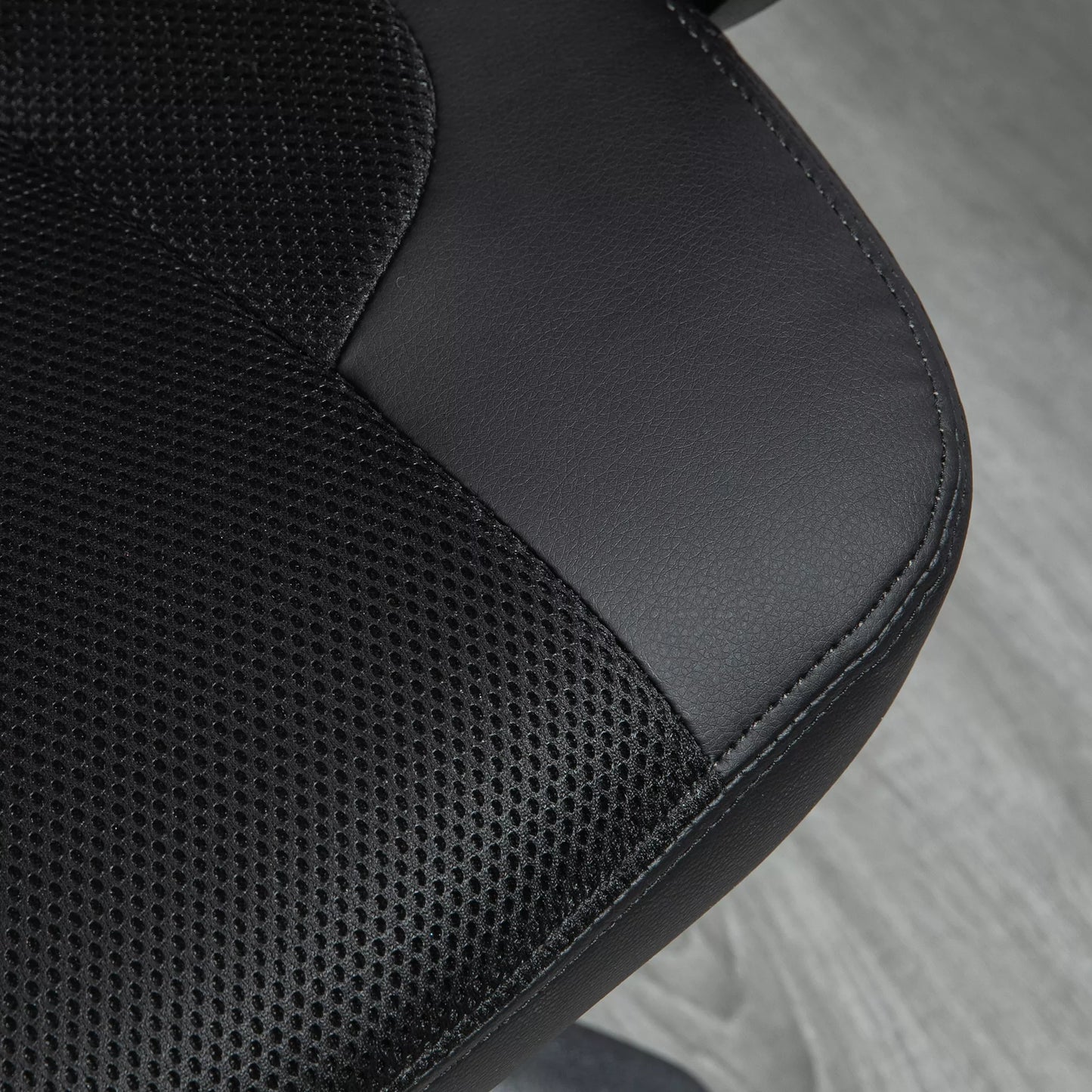 HOMCOM Biuro kėdė Masažinė kėdė su 6 vibracijos taškais Ergonomiška žaidimų kėdė su šildymo funkcija Dirbtinė oda Juoda 68 x 69 x 108-117cm