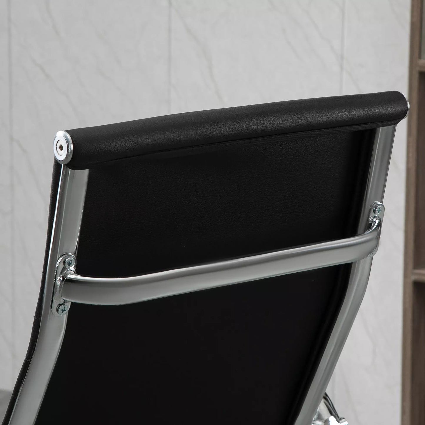 Ergonomiška biuro kėdė su svyravimo funkcija, aukščio reguliuojama vadovo pasukama kėdė, paminkštinta dirbtine oda ir putplasčiu, juoda, 54 x 62 x 104-114 cm