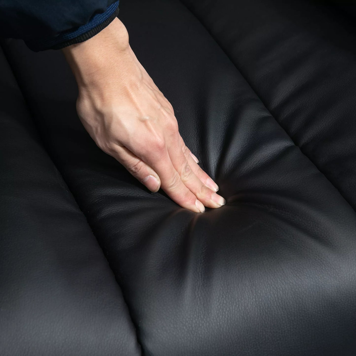 Atlošiamas fotelis su pagalba atsikeliant, įsk. kojų ir galvos atramas, 1 nuotolinio valdymo pultelis, juodas