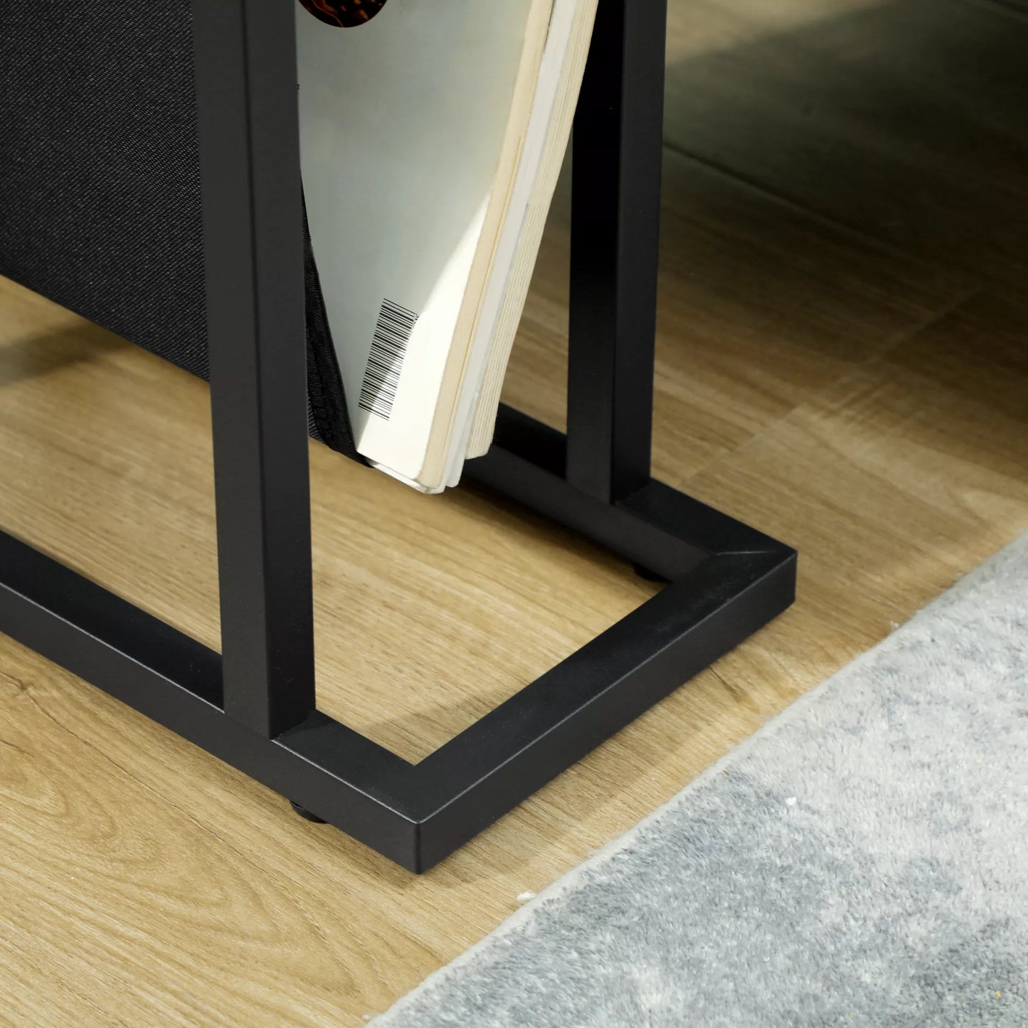 Pagalbinis metalinis staliukas su medžiaginiu skyriumi ir stikliniu paviršiumi, siauras staliukas svetainei, miegamajam, juodas