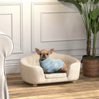 Kreminė pliušinė gyvūnų sofa kambaryje su šuniuku