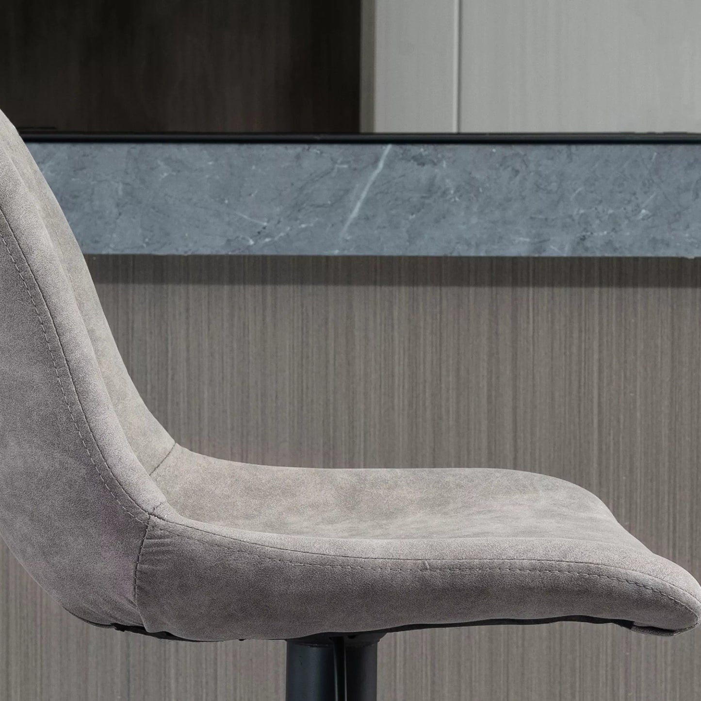 2 vnt. baro kėdžių rinkinys retro dizaino, su kojų atrama, reguliuojamas aukštis, dujų pakėlimo mechanizmas, pilka + juoda