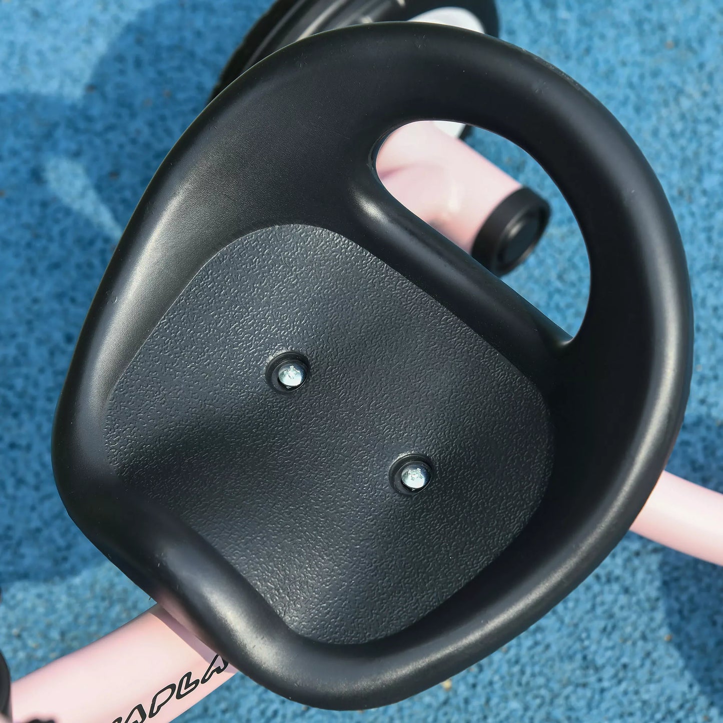 Trijatis dviratis vaikams nuo 2 iki 5 metų, aukščio reguliuojama sėdynė, skambučio varpelis, dviračių krepšelis, metalinis rėmas, rožinis