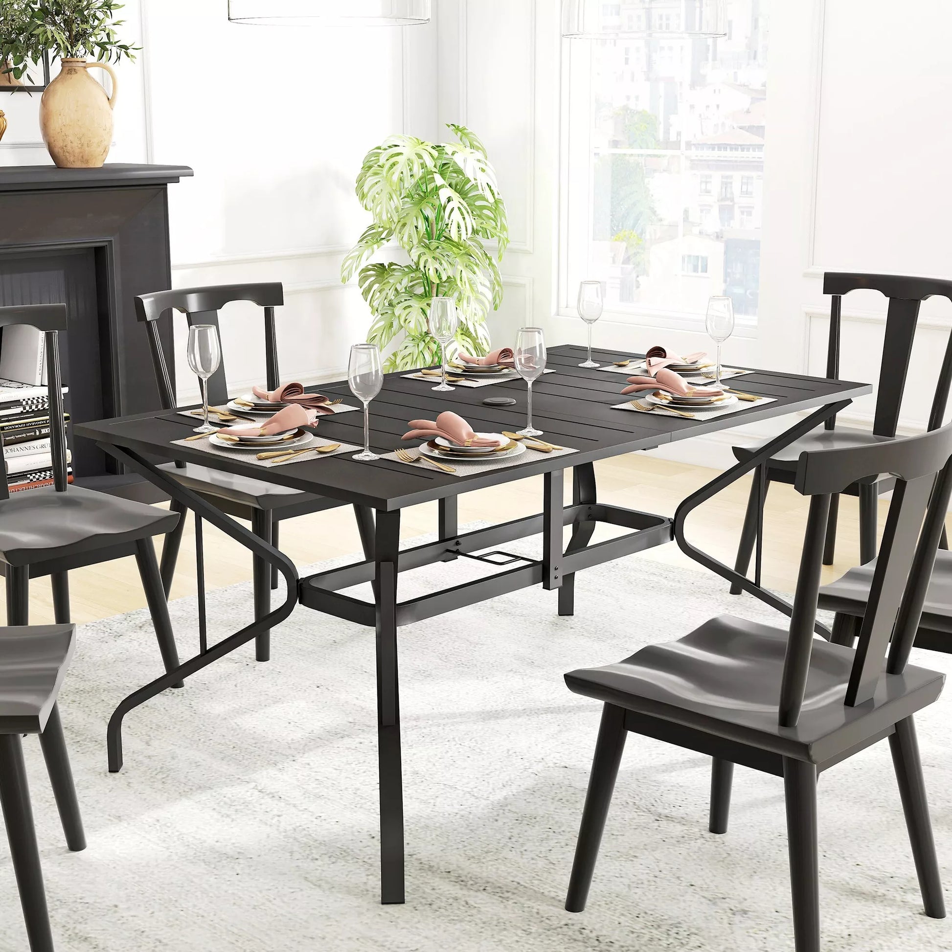 Sodo stalas iš plieno 150x90 cm Atsparus atmosferos poveikiui balkono stalas su skėčio skyle, lamelių dizainas, skirtas 6 asmenims Juodas