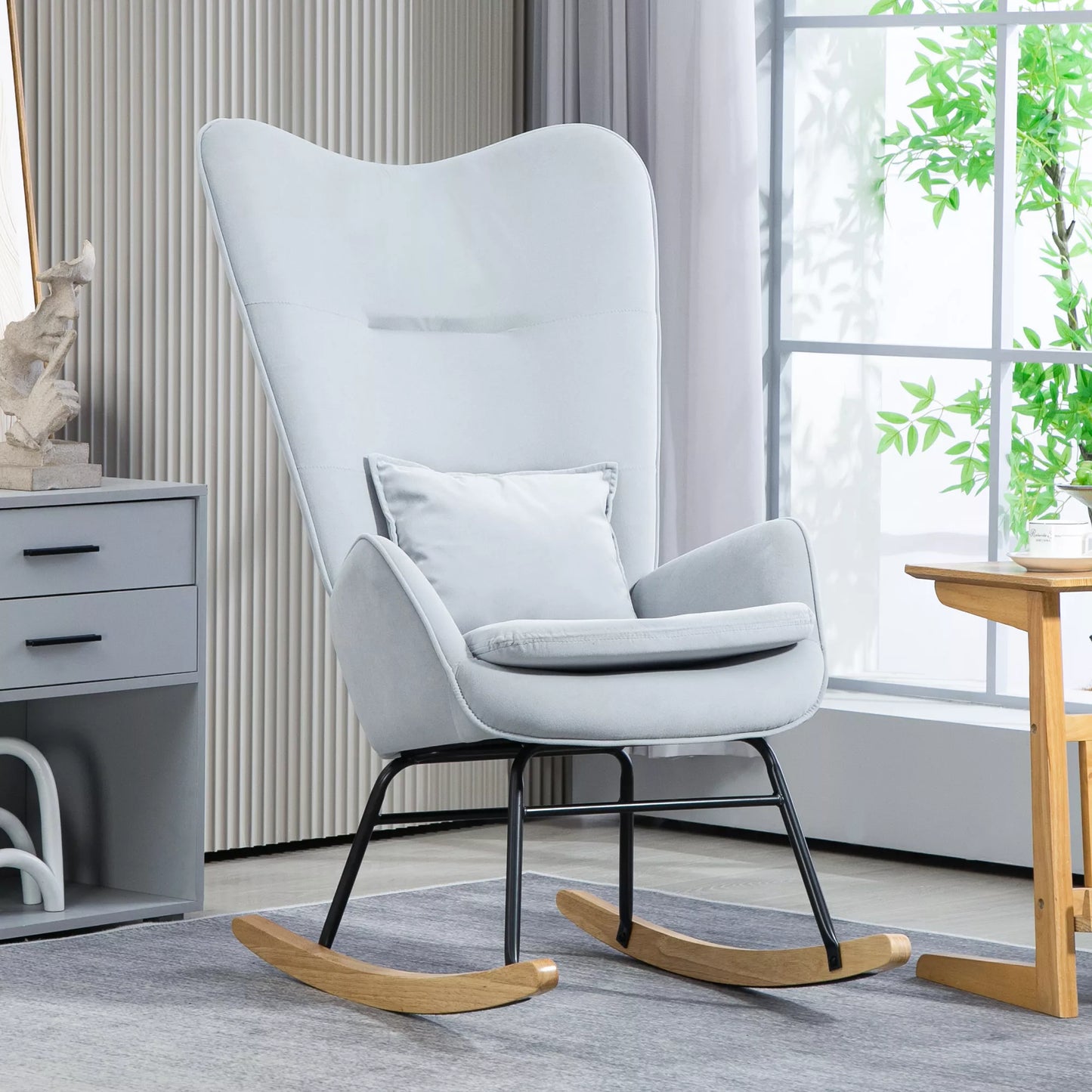 Supamas krėslas, minkštas užvalkalas su aksomo išvaizda, su juosmens atramine pagalvėle, atlaiko iki 120 kg, 67 x 85 x 112 cm, šviesiai pilka