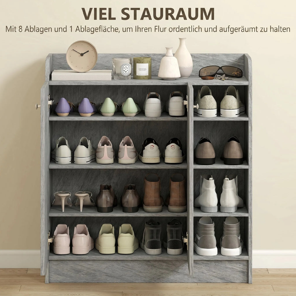 Įvairios avalynės pilna spintelė su visomis atvertomis lentynomis ir dekoru