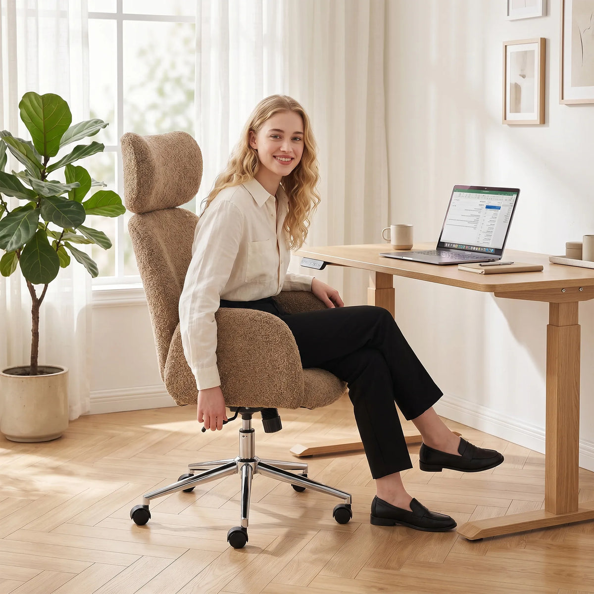 Biuro kėdė ergonomiška reguliuojama ruda