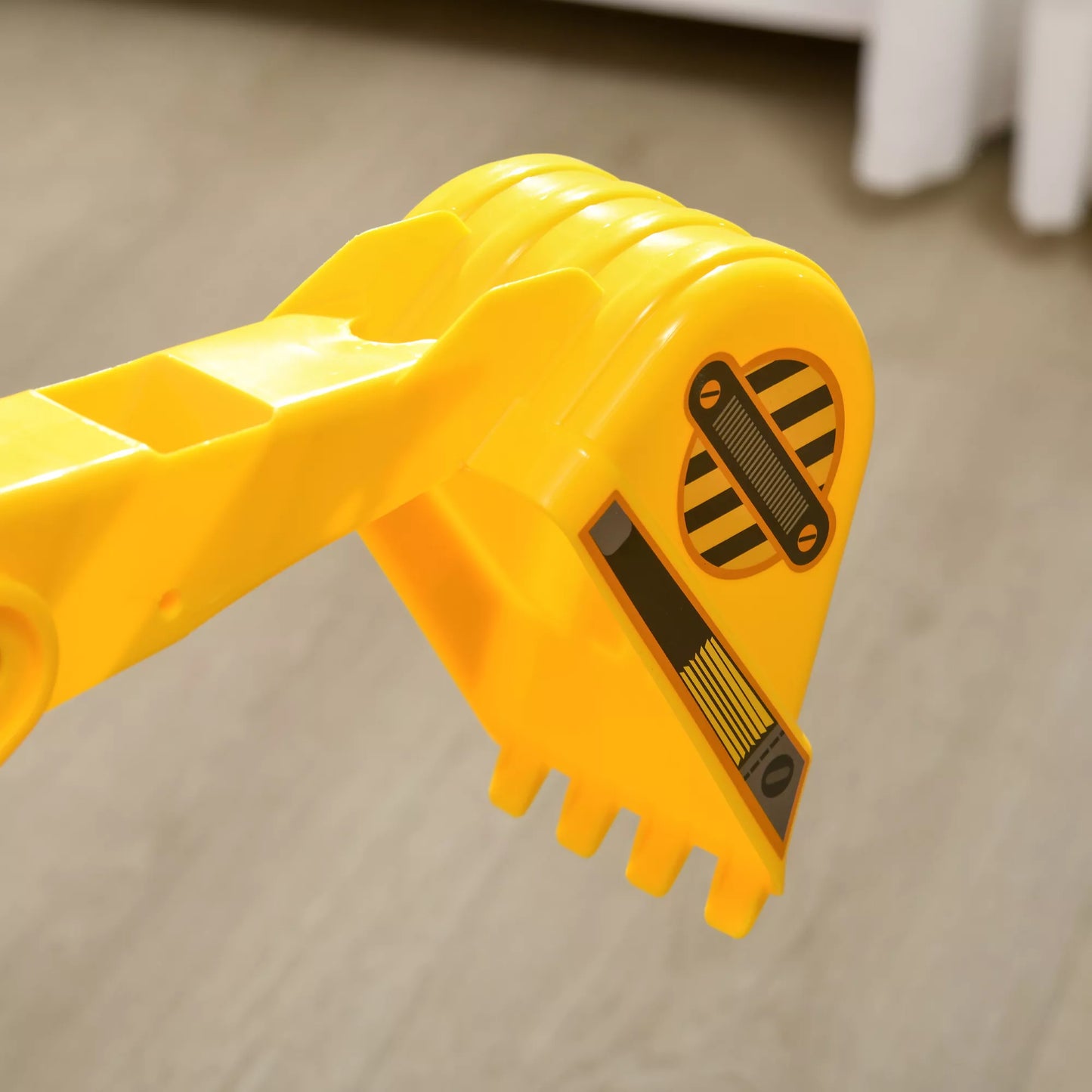 Vaikiškas sėdimasis ekskavatorius su kaušeliu ir garsiniu signalu, vaikams skirtas ekskavatorius su daiktadėže po sėdyne, žaislinis ekskavatorius, ant kurio galima sėdėti, iki 30 kg, smėlio ekskavatorius vaikams nuo 1,5 iki 4 metų, geltonas